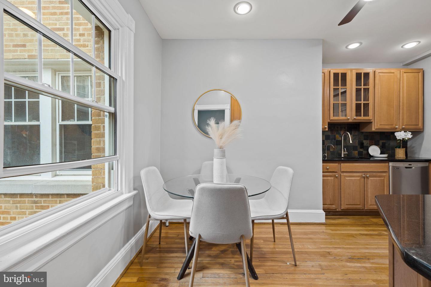 5112 CONNECTICUT AVE NW #201, WASHINGTON, District Of Columbia 20008, 2 Bedrooms Bedrooms, 5 Rooms Rooms,1 BathroomBathrooms,Residential,For sale,5112 CONNECTICUT AVE NW #201,DCDC2196306 MLS # DCDC2196306