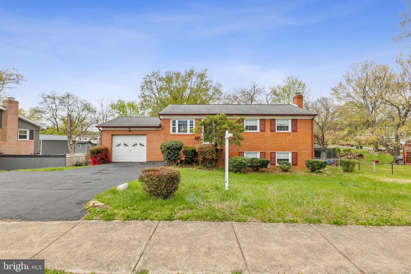3803 DANBURY CT, WOODBRIDGE, Virginia 22193, 4 Bedrooms Bedrooms, ,2 BathroomsBathrooms,Residential,For sale,3803 DANBURY CT,VAPW2092418 MLS # VAPW2092418