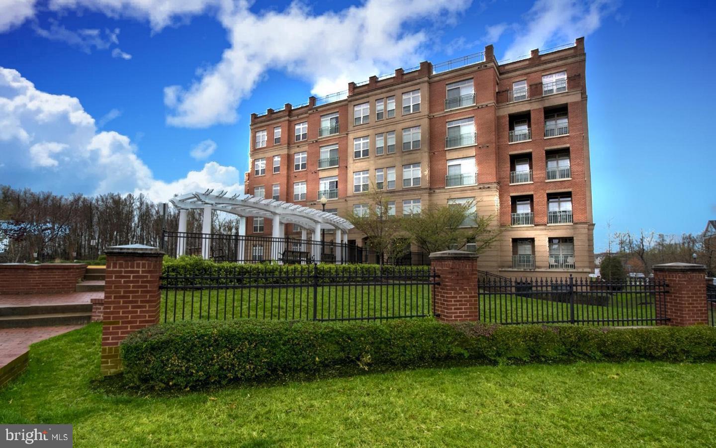 680 WATERMANS DR #301, WOODBRIDGE, Virginia 22191, 1 Bedroom Bedrooms, 5 Rooms Rooms,1 BathroomBathrooms,Residential,For sale,680 WATERMANS DR #301,VAPW2092392 MLS # VAPW2092392