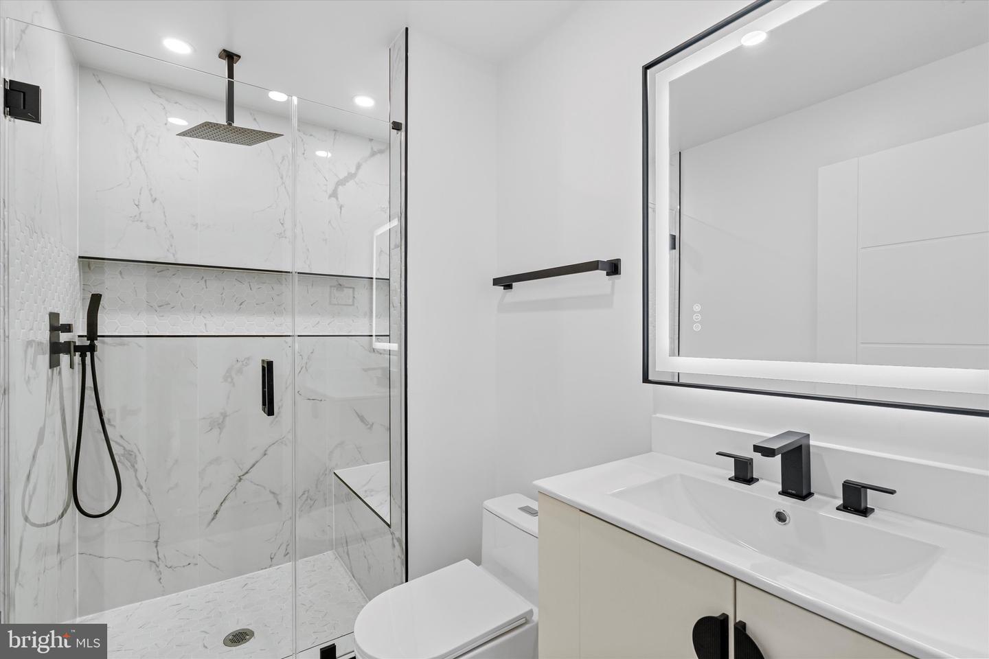 7209 SIPES LN, ANNANDALE, Virginia 22003, 7 Bedrooms Bedrooms, ,7 BathroomsBathrooms,Residential,For sale,7209 SIPES LN,VAFX2215198 MLS # VAFX2215198