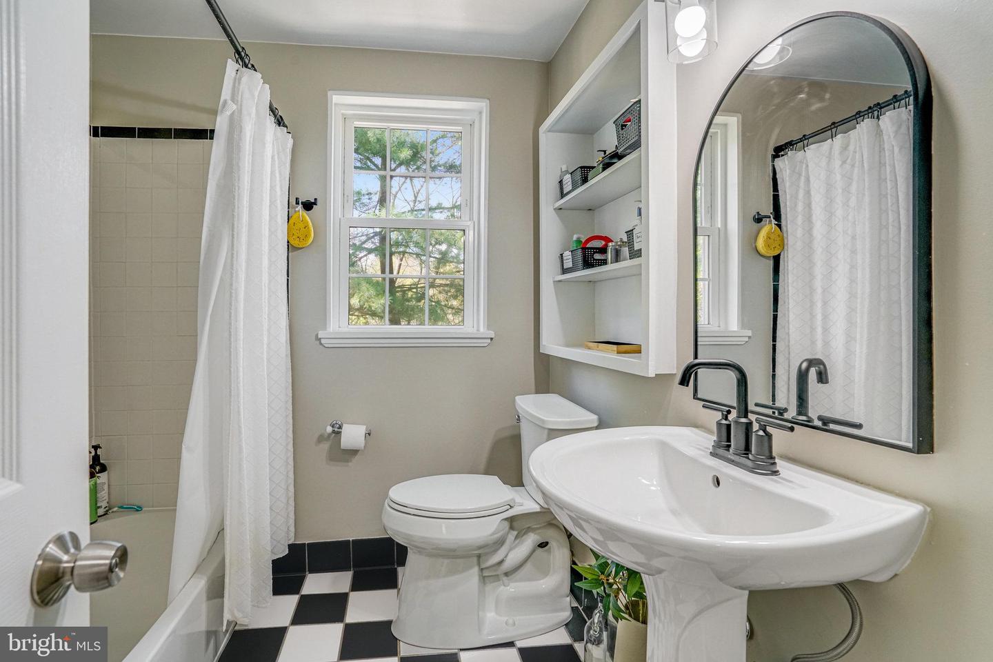3246 S UTAH ST, ARLINGTON, Virginia 22206, 2 Bedrooms Bedrooms, ,2 BathroomsBathrooms,Residential,For sale,3246 S UTAH ST,VAAR2055830 MLS # VAAR2055830