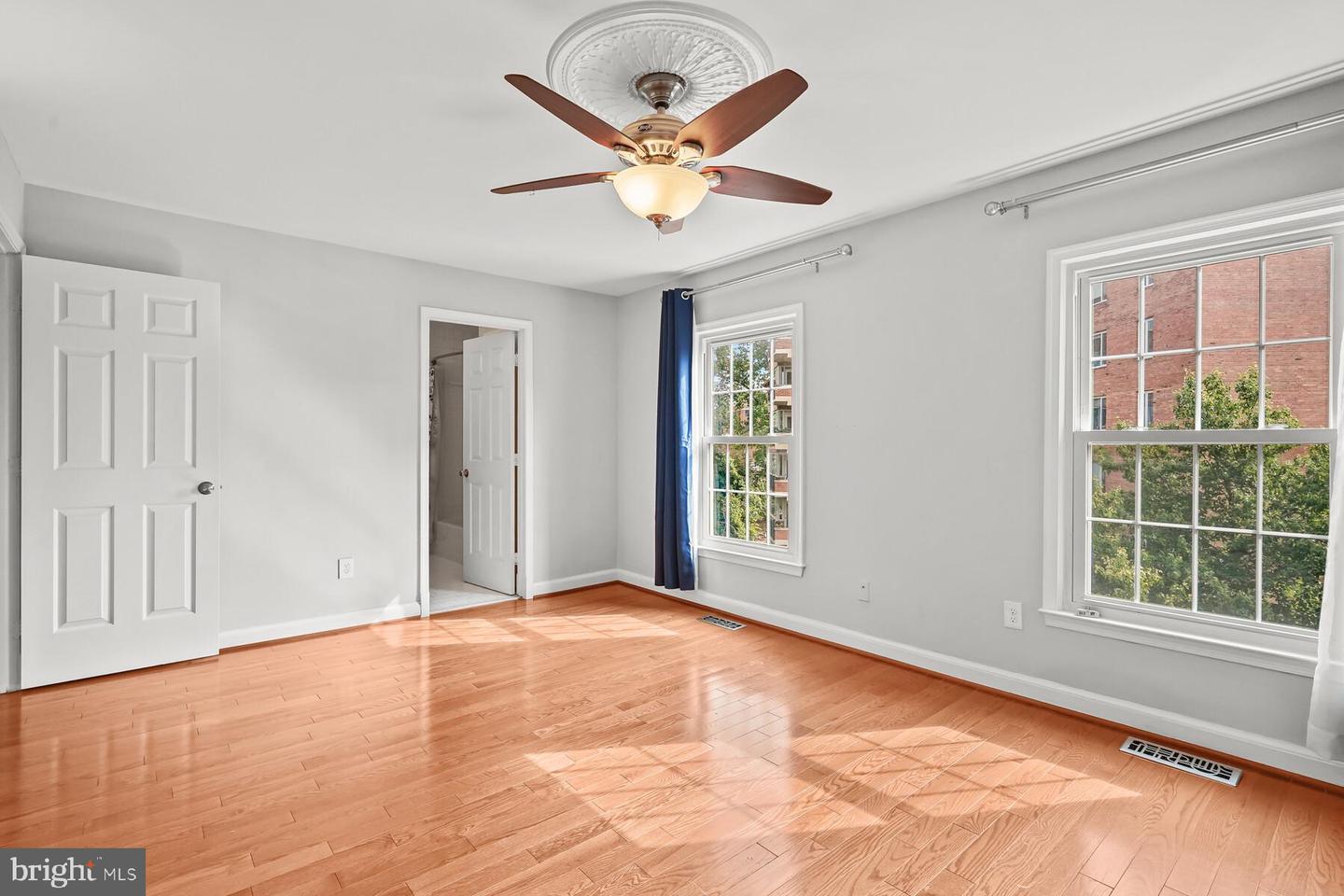 4305 MASSACHUSETTS AVE NW, WASHINGTON, District Of Columbia 20016, 2 Bedrooms Bedrooms, ,2 BathroomsBathrooms,Residential,For sale,4305 MASSACHUSETTS AVE NW,DCDC2194782 MLS # DCDC2194782
