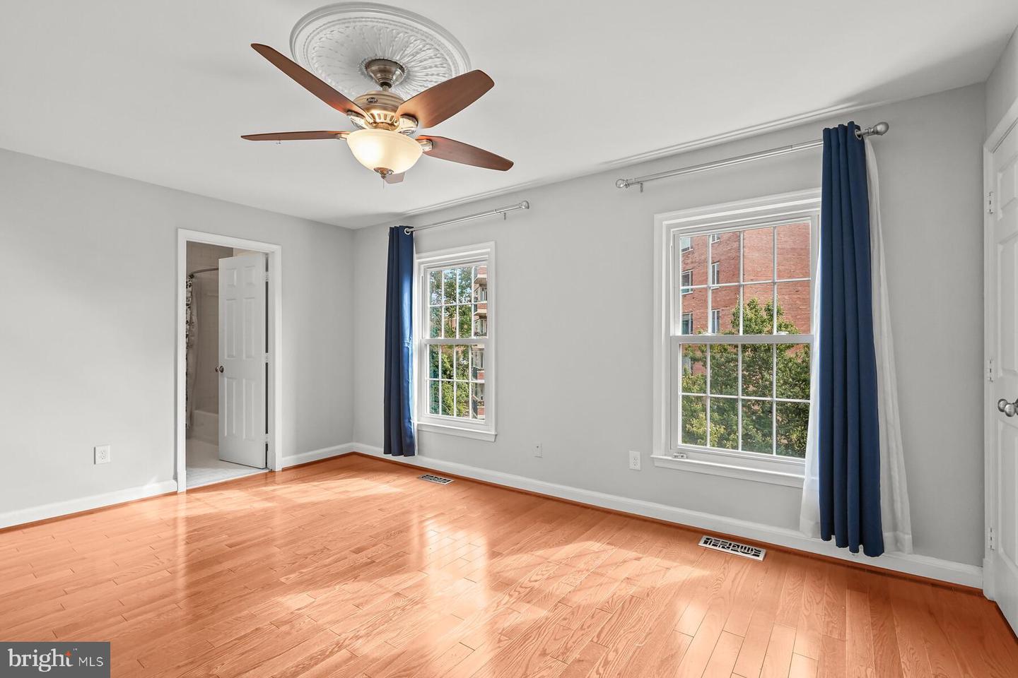 4305 MASSACHUSETTS AVE NW, WASHINGTON, District Of Columbia 20016, 2 Bedrooms Bedrooms, ,2 BathroomsBathrooms,Residential,For sale,4305 MASSACHUSETTS AVE NW,DCDC2194782 MLS # DCDC2194782