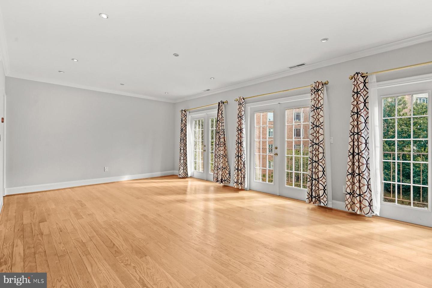 4305 MASSACHUSETTS AVE NW, WASHINGTON, District Of Columbia 20016, 2 Bedrooms Bedrooms, ,2 BathroomsBathrooms,Residential,For sale,4305 MASSACHUSETTS AVE NW,DCDC2194782 MLS # DCDC2194782