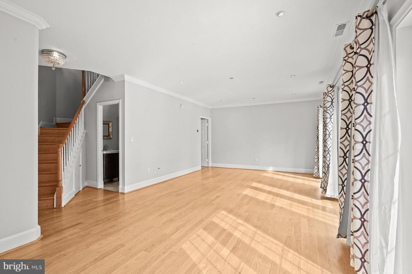4305 MASSACHUSETTS AVE NW, WASHINGTON, District Of Columbia 20016, 2 Bedrooms Bedrooms, ,2 BathroomsBathrooms,Residential,For sale,4305 MASSACHUSETTS AVE NW,DCDC2194782 MLS # DCDC2194782