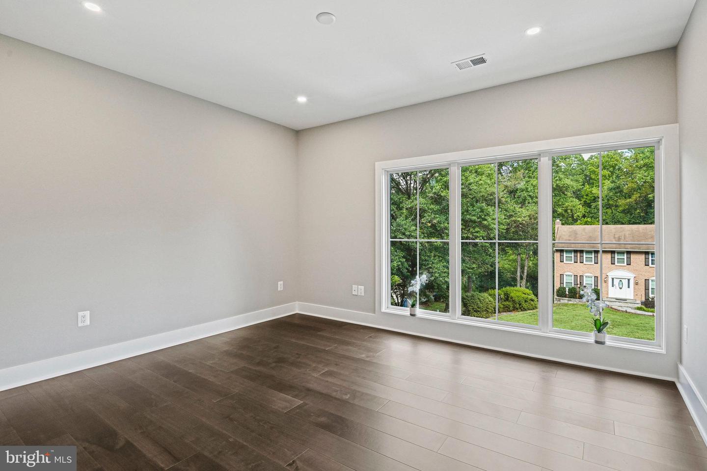 9615 LOCUST HILL DR, GREAT FALLS, Virginia 22066, 6 Bedrooms Bedrooms, ,4 BathroomsBathrooms,Residential,For sale,9615 LOCUST HILL DR,VAFX2231246 MLS # VAFX2231246