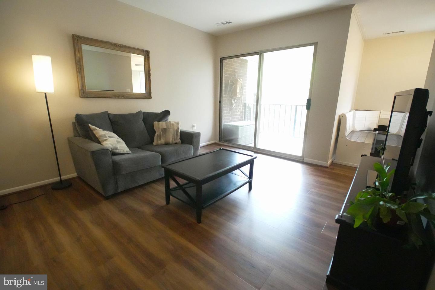 3376 WOODBURN RD #33, ANNANDALE, Virginia 22003, 3 Bedrooms Bedrooms, ,2 BathroomsBathrooms,Residential,For sale,3376 WOODBURN RD #33,VAFX2235506 MLS # VAFX2235506