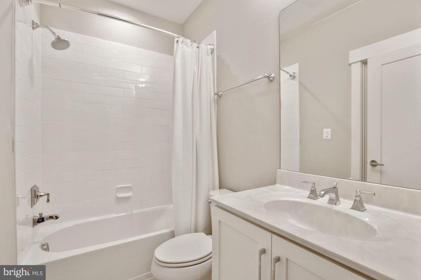 426 IRONSIDES SQ SE, LEESBURG, Virginia 20175, 4 Bedrooms Bedrooms, ,4 BathroomsBathrooms,Residential,For sale,426 IRONSIDES SQ SE,VALO2094356 MLS # VALO2094356