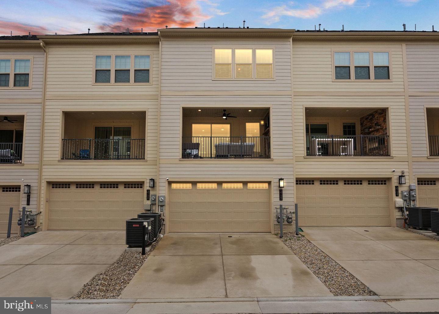 3722 MCLEAN AVE, FAIRFAX, Virginia 22030, 3 Bedrooms Bedrooms, 3 Rooms Rooms,3 BathroomsBathrooms,Residential,For sale,3722 MCLEAN AVE,VAFC2006110 MLS # VAFC2006110