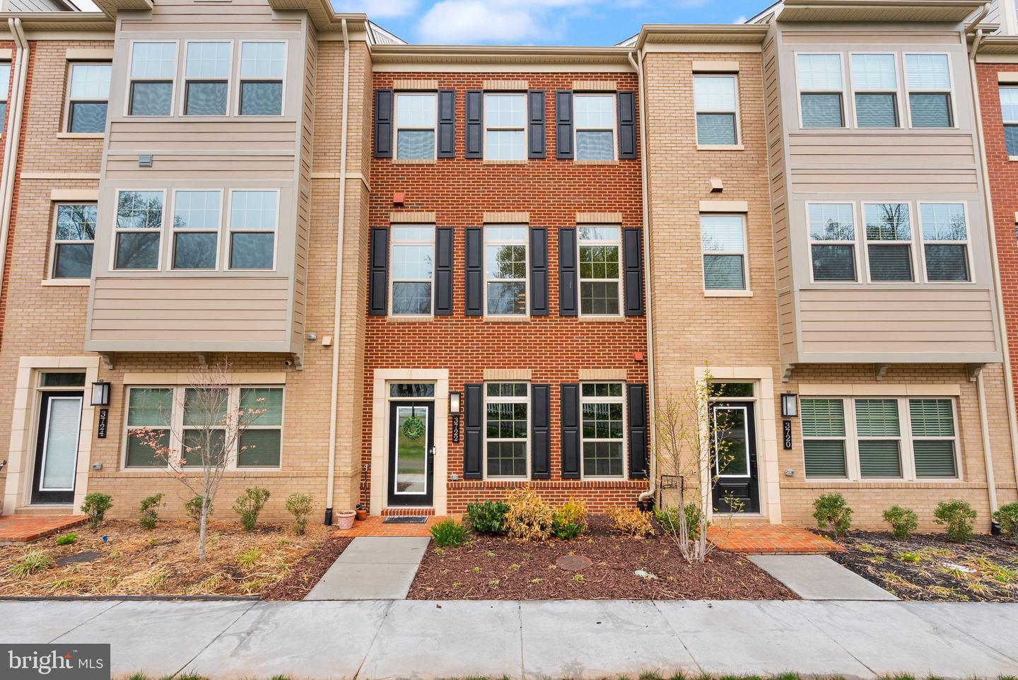 3722 MCLEAN AVE, FAIRFAX, Virginia 22030, 3 Bedrooms Bedrooms, 3 Rooms Rooms,3 BathroomsBathrooms,Residential,For sale,3722 MCLEAN AVE,VAFC2006110 MLS # VAFC2006110