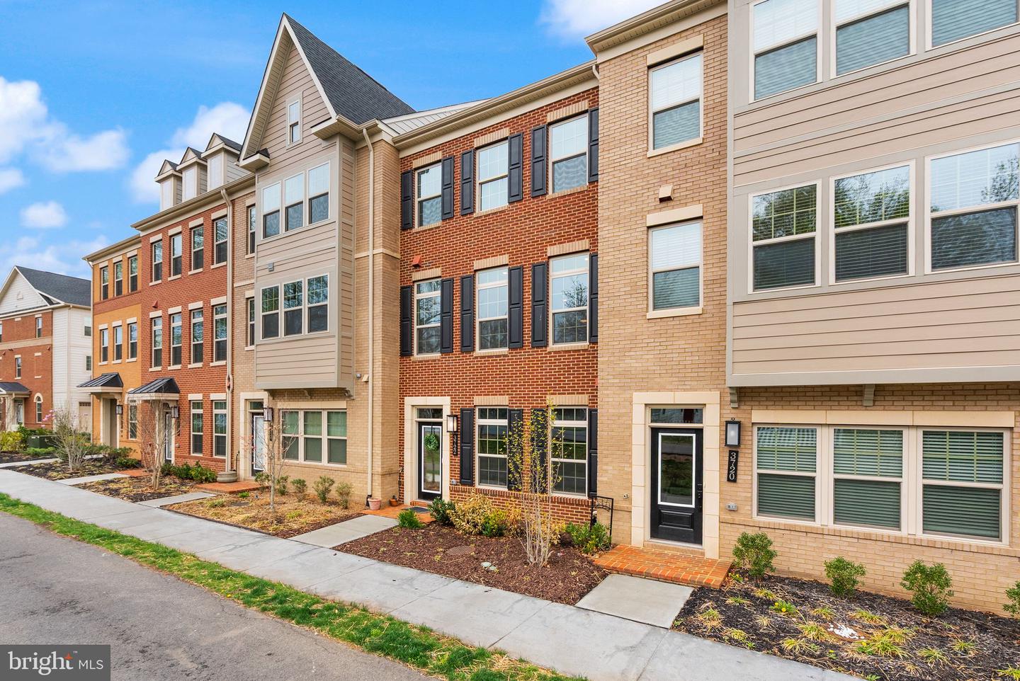 3722 MCLEAN AVE, FAIRFAX, Virginia 22030, 3 Bedrooms Bedrooms, 3 Rooms Rooms,3 BathroomsBathrooms,Residential,For sale,3722 MCLEAN AVE,VAFC2006110 MLS # VAFC2006110
