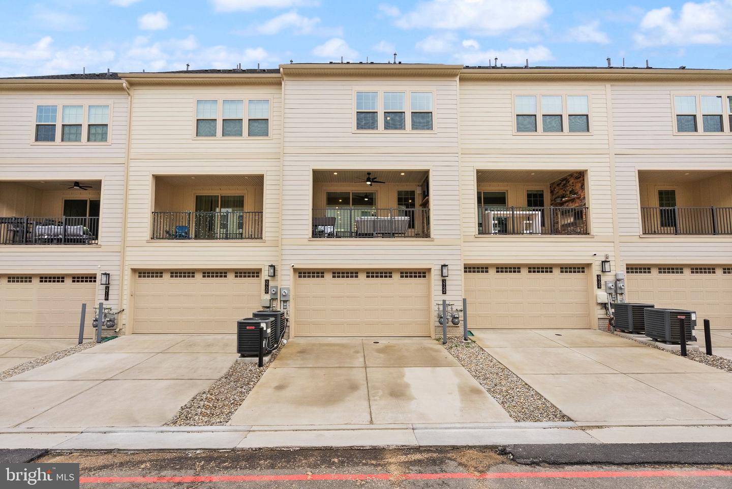 3722 MCLEAN AVE, FAIRFAX, Virginia 22030, 3 Bedrooms Bedrooms, 3 Rooms Rooms,3 BathroomsBathrooms,Residential,For sale,3722 MCLEAN AVE,VAFC2006110 MLS # VAFC2006110