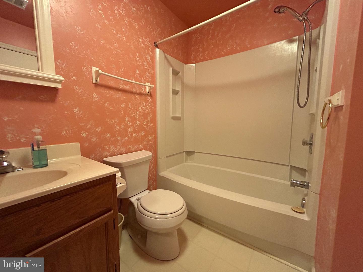 321 HARRISON ST SE, LEESBURG, Virginia 20175, 2 Bedrooms Bedrooms, ,1 BathroomBathrooms,Residential,For sale,321 HARRISON ST SE,VALO2094170 MLS # VALO2094170
