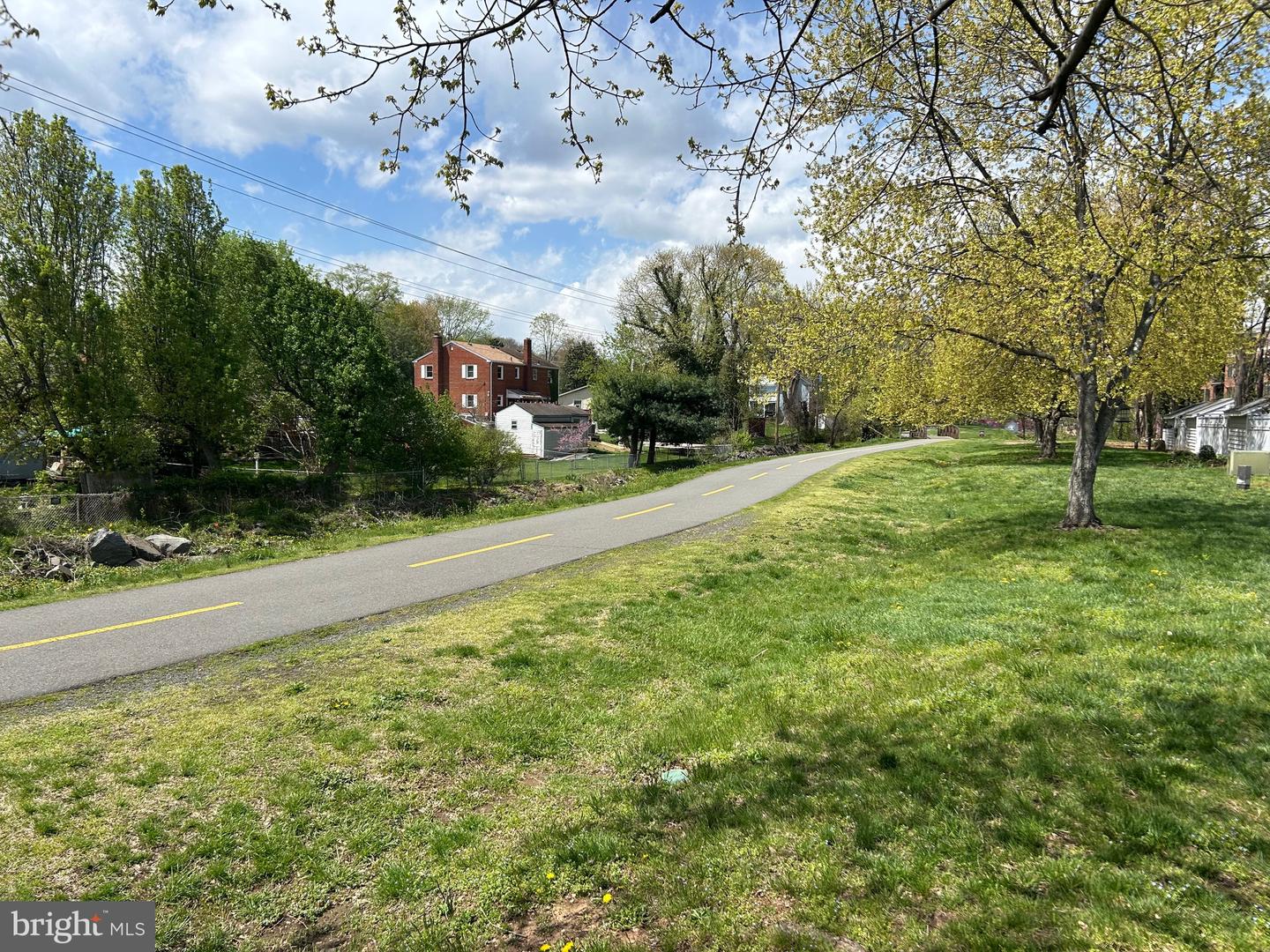 321 HARRISON ST SE, LEESBURG, Virginia 20175, 2 Bedrooms Bedrooms, ,1 BathroomBathrooms,Residential,For sale,321 HARRISON ST SE,VALO2094170 MLS # VALO2094170