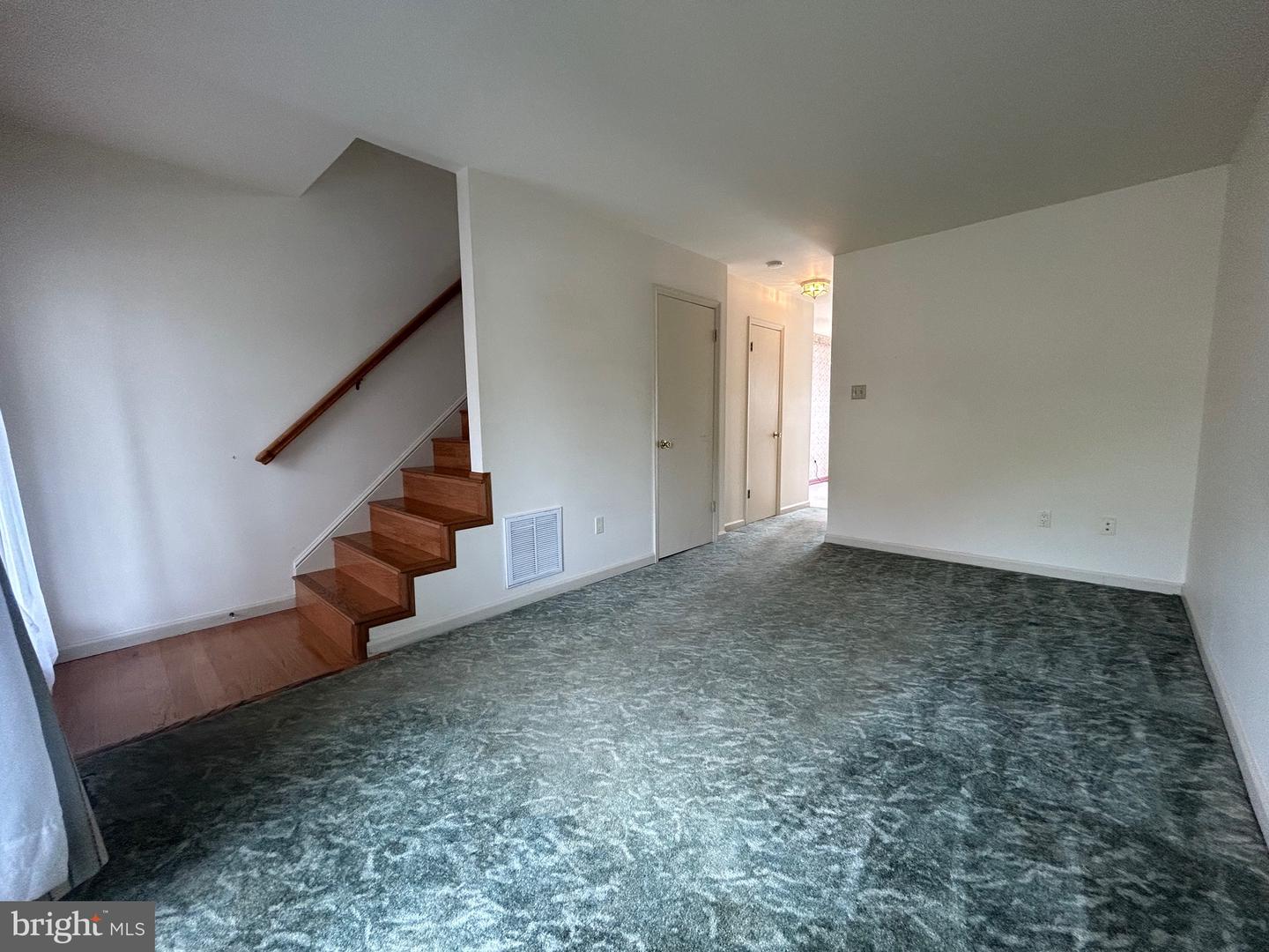 321 HARRISON ST SE, LEESBURG, Virginia 20175, 2 Bedrooms Bedrooms, ,1 BathroomBathrooms,Residential,For sale,321 HARRISON ST SE,VALO2094170 MLS # VALO2094170