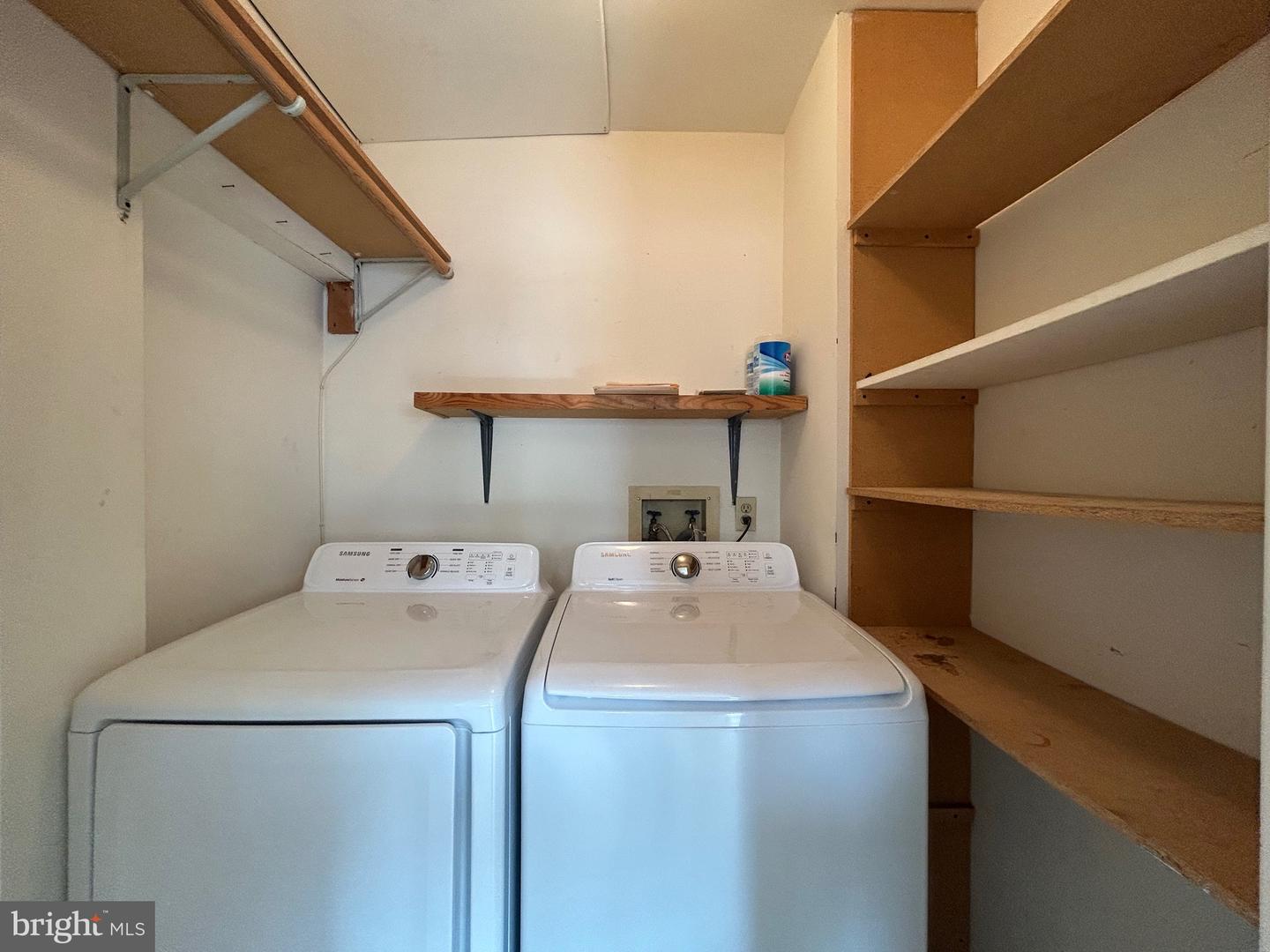 321 HARRISON ST SE, LEESBURG, Virginia 20175, 2 Bedrooms Bedrooms, ,1 BathroomBathrooms,Residential,For sale,321 HARRISON ST SE,VALO2094170 MLS # VALO2094170