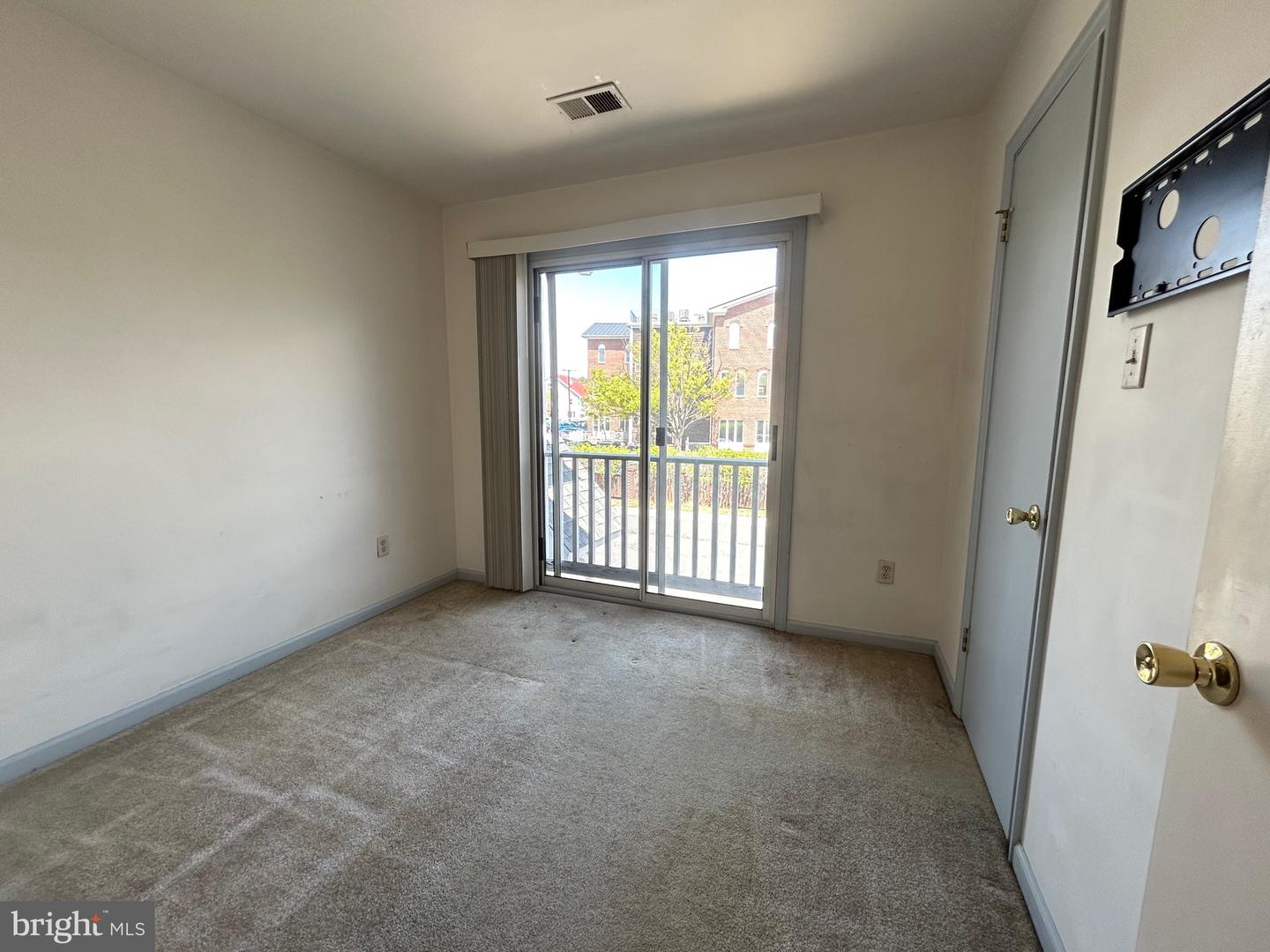 321 HARRISON ST SE, LEESBURG, Virginia 20175, 2 Bedrooms Bedrooms, ,1 BathroomBathrooms,Residential,For sale,321 HARRISON ST SE,VALO2094170 MLS # VALO2094170