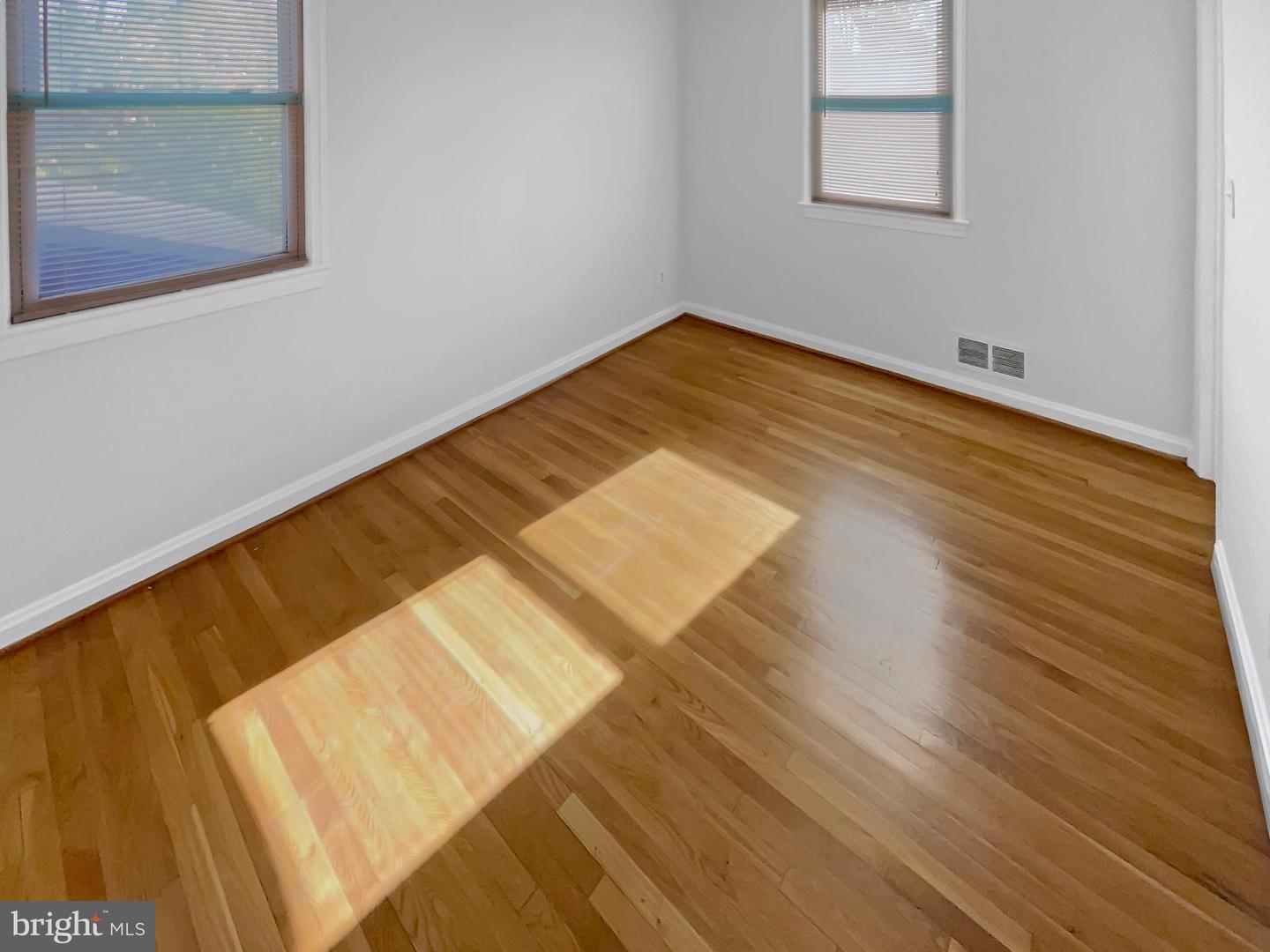 2811 SCHOOL ST, ALEXANDRIA, Virginia 22303, 3 Bedrooms Bedrooms, ,3 BathroomsBathrooms,Residential,For sale,2811 SCHOOL ST,VAFX2235674 MLS # VAFX2235674