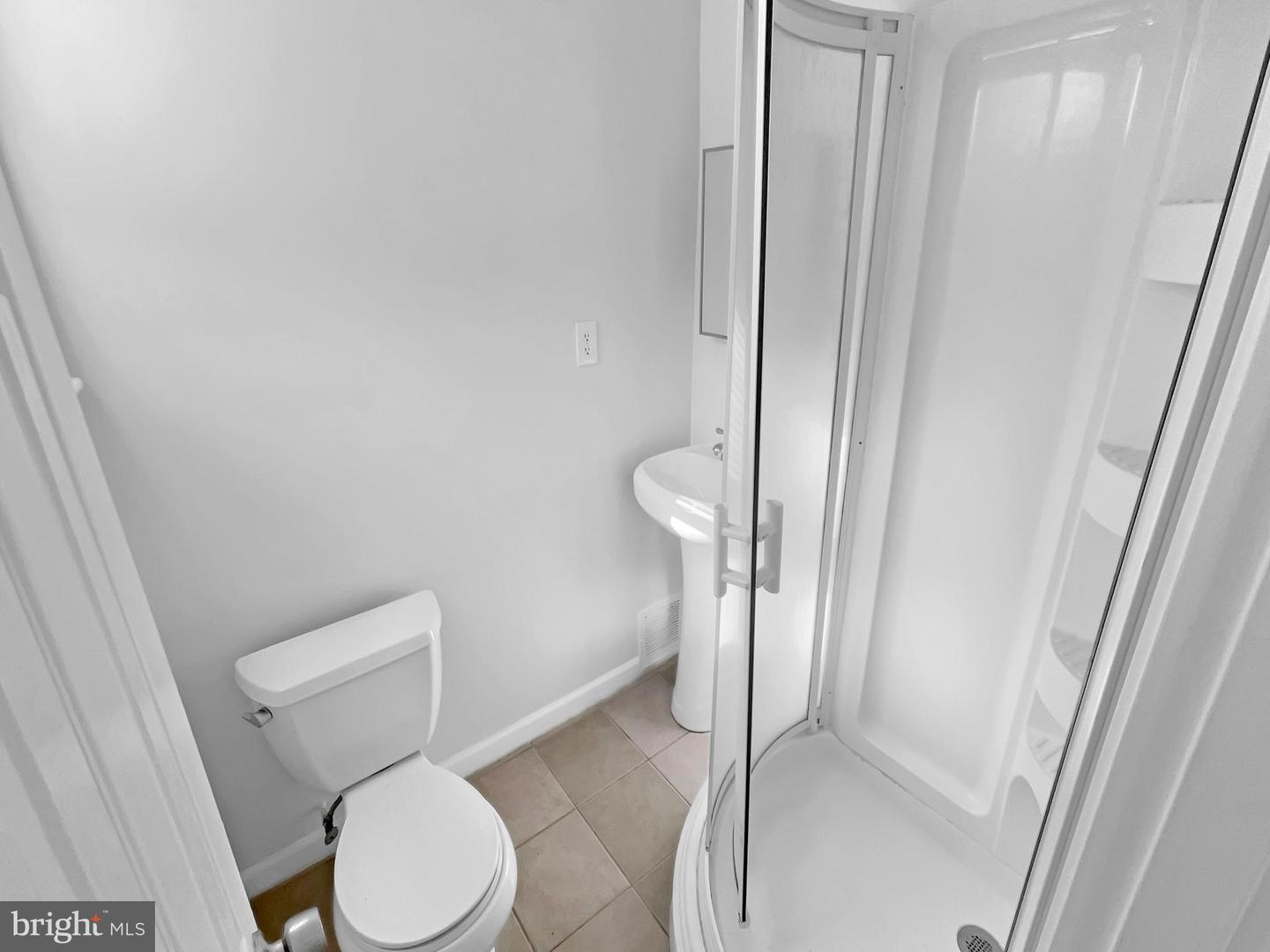 2811 SCHOOL ST, ALEXANDRIA, Virginia 22303, 3 Bedrooms Bedrooms, ,3 BathroomsBathrooms,Residential,For sale,2811 SCHOOL ST,VAFX2235674 MLS # VAFX2235674