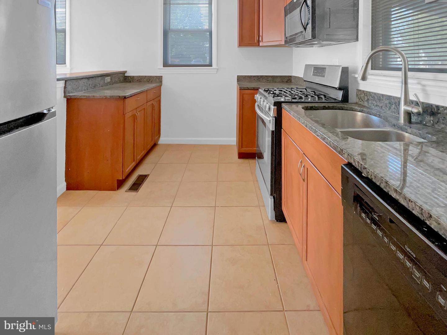 2811 SCHOOL ST, ALEXANDRIA, Virginia 22303, 3 Bedrooms Bedrooms, ,3 BathroomsBathrooms,Residential,For sale,2811 SCHOOL ST,VAFX2235674 MLS # VAFX2235674