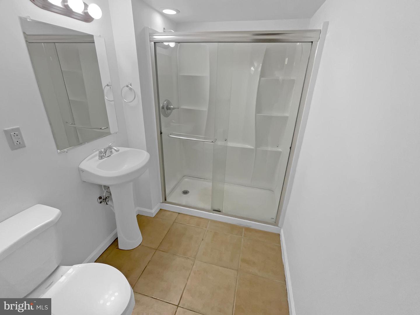 2811 SCHOOL ST, ALEXANDRIA, Virginia 22303, 3 Bedrooms Bedrooms, ,3 BathroomsBathrooms,Residential,For sale,2811 SCHOOL ST,VAFX2235674 MLS # VAFX2235674