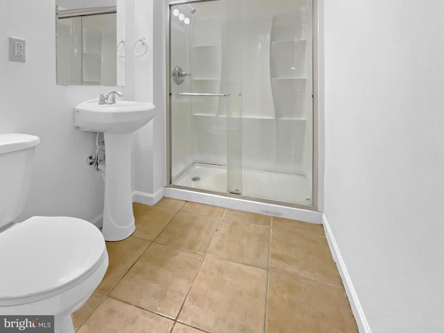 2811 SCHOOL ST, ALEXANDRIA, Virginia 22303, 3 Bedrooms Bedrooms, ,3 BathroomsBathrooms,Residential,For sale,2811 SCHOOL ST,VAFX2235674 MLS # VAFX2235674