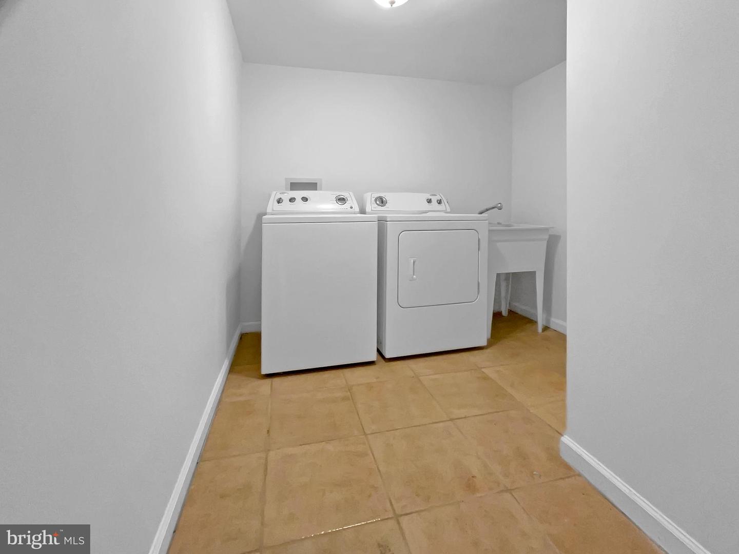 2811 SCHOOL ST, ALEXANDRIA, Virginia 22303, 3 Bedrooms Bedrooms, ,3 BathroomsBathrooms,Residential,For sale,2811 SCHOOL ST,VAFX2235674 MLS # VAFX2235674