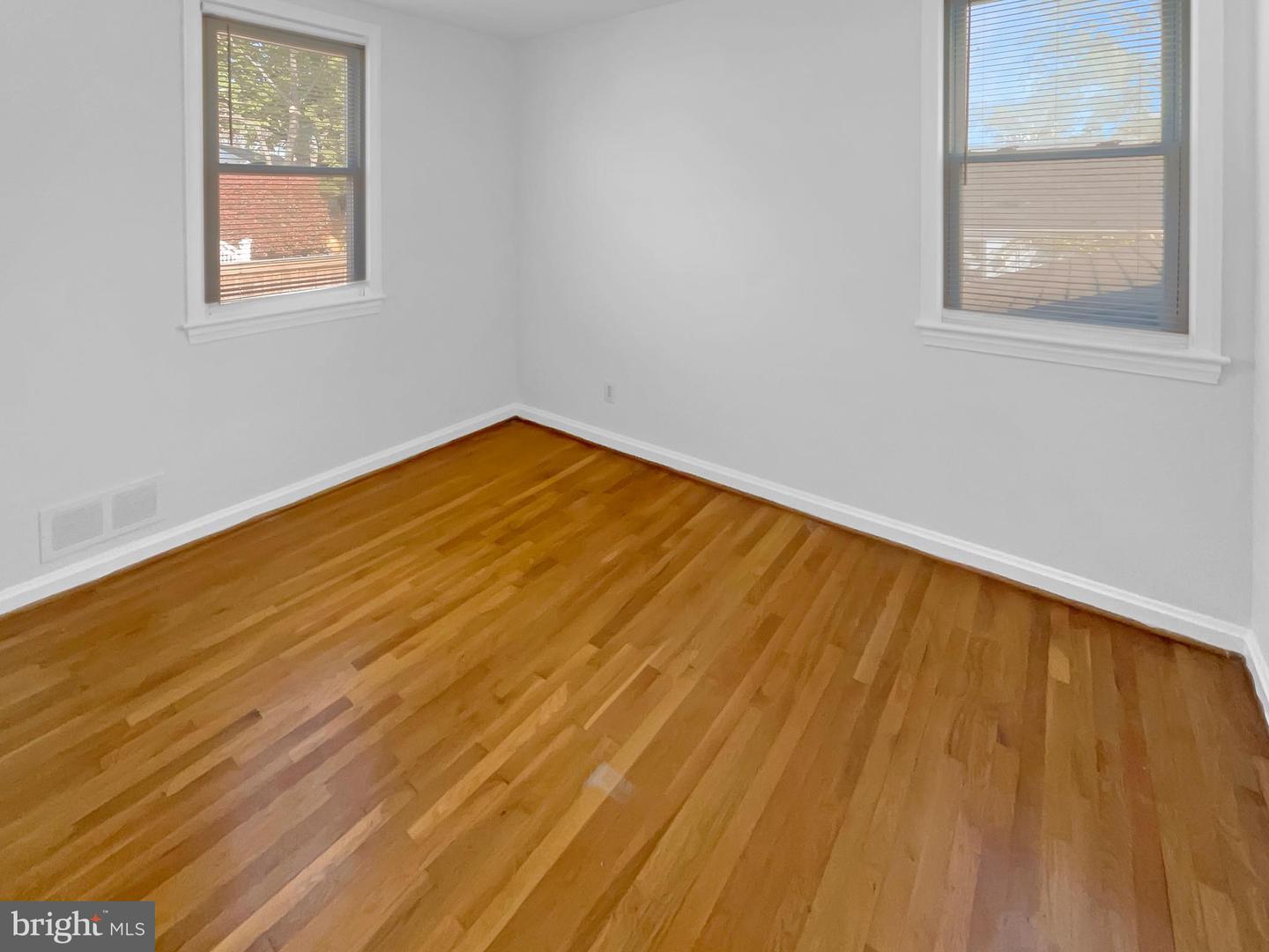 2811 SCHOOL ST, ALEXANDRIA, Virginia 22303, 3 Bedrooms Bedrooms, ,3 BathroomsBathrooms,Residential,For sale,2811 SCHOOL ST,VAFX2235674 MLS # VAFX2235674