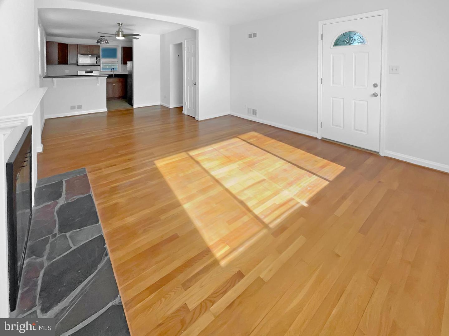 2811 SCHOOL ST, ALEXANDRIA, Virginia 22303, 3 Bedrooms Bedrooms, ,3 BathroomsBathrooms,Residential,For sale,2811 SCHOOL ST,VAFX2235674 MLS # VAFX2235674