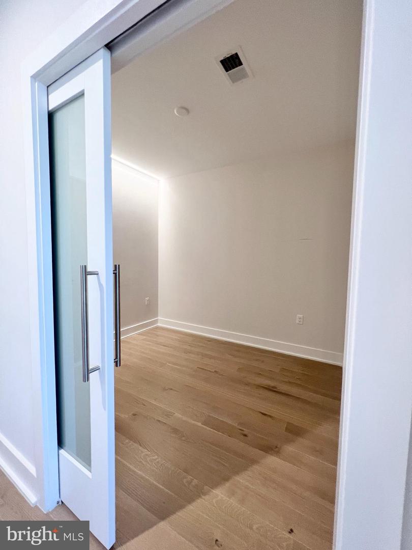 737 SWANN AVE #404, ALEXANDRIA, Virginia 22301, 1 Bedroom Bedrooms, ,1 BathroomBathrooms,Residential,For sale,737 SWANN AVE #404,VAAX2042716 MLS # VAAX2042716