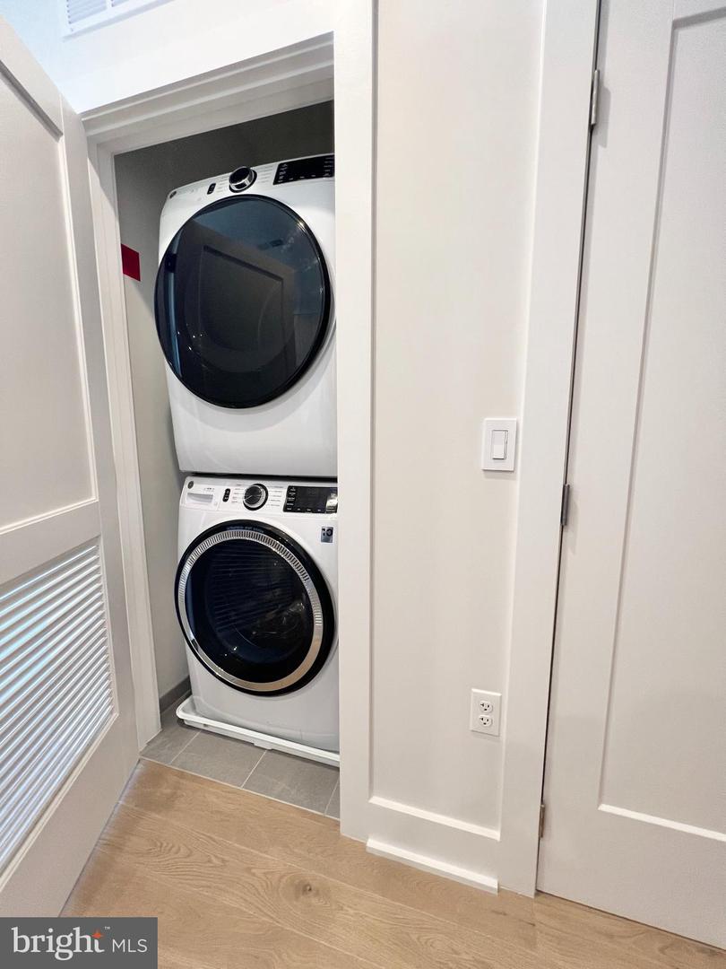 737 SWANN AVE #404, ALEXANDRIA, Virginia 22301, 1 Bedroom Bedrooms, ,1 BathroomBathrooms,Residential,For sale,737 SWANN AVE #404,VAAX2042716 MLS # VAAX2042716