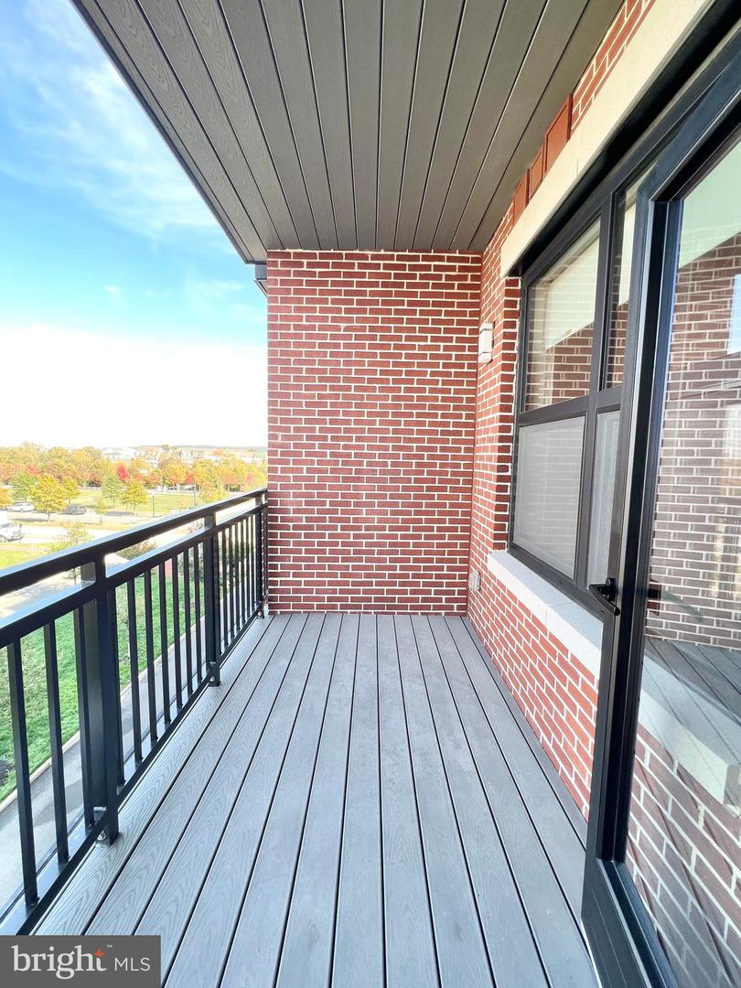 737 SWANN AVE #404, ALEXANDRIA, Virginia 22301, 1 Bedroom Bedrooms, ,1 BathroomBathrooms,Residential,For sale,737 SWANN AVE #404,VAAX2042716 MLS # VAAX2042716
