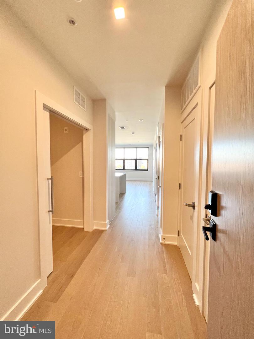737 SWANN AVE #404, ALEXANDRIA, Virginia 22301, 1 Bedroom Bedrooms, ,1 BathroomBathrooms,Residential,For sale,737 SWANN AVE #404,VAAX2042716 MLS # VAAX2042716