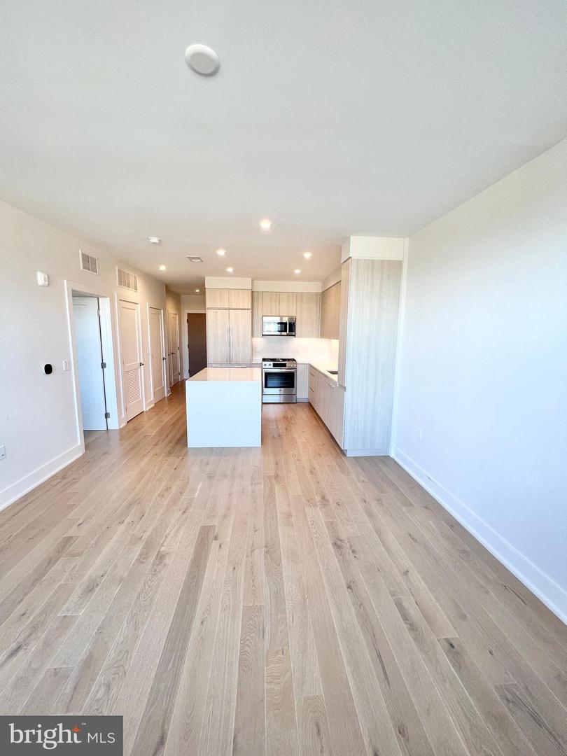 737 SWANN AVE #404, ALEXANDRIA, Virginia 22301, 1 Bedroom Bedrooms, ,1 BathroomBathrooms,Residential,For sale,737 SWANN AVE #404,VAAX2042716 MLS # VAAX2042716