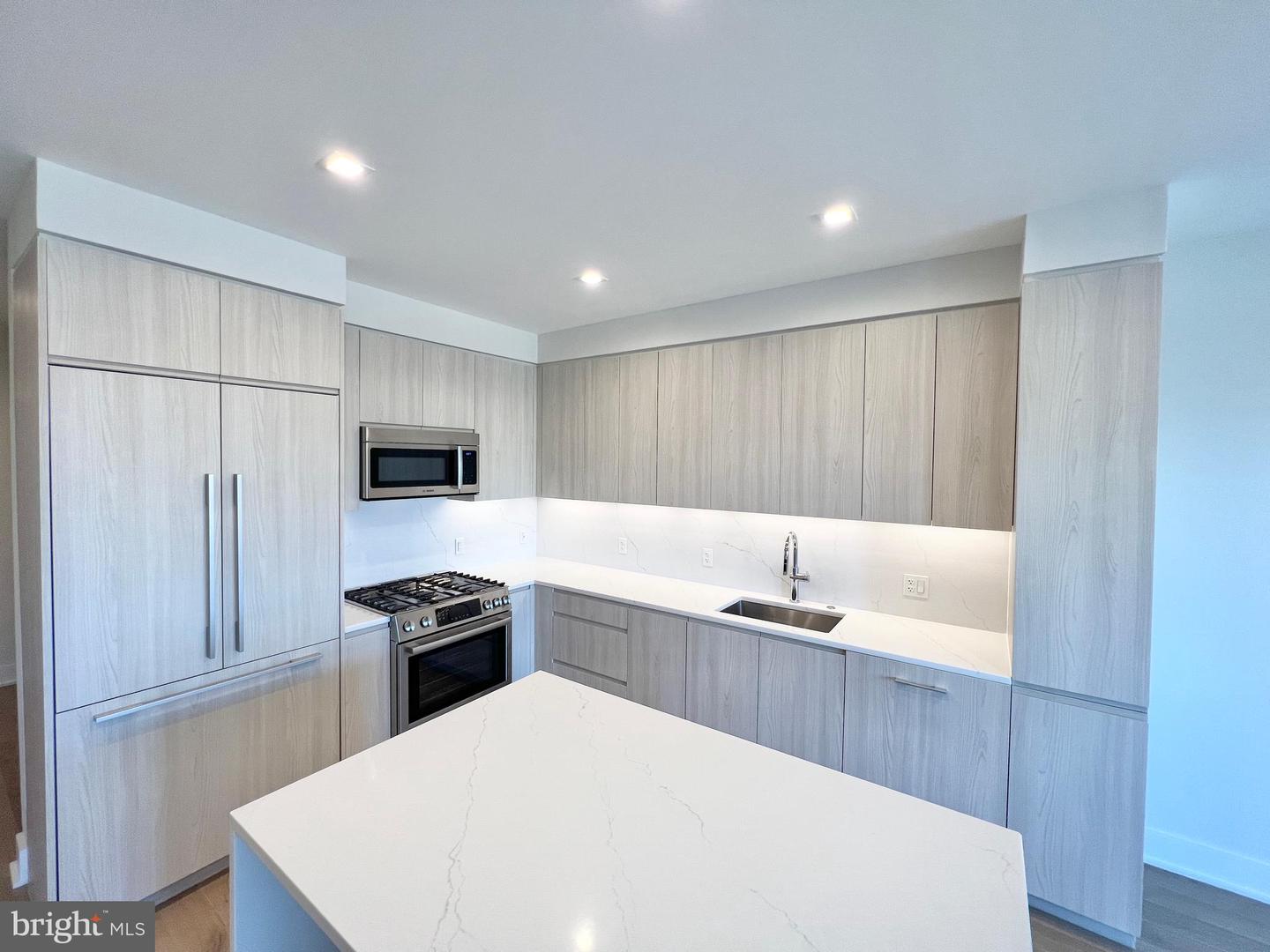 737 SWANN AVE #404, ALEXANDRIA, Virginia 22301, 1 Bedroom Bedrooms, ,1 BathroomBathrooms,Residential,For sale,737 SWANN AVE #404,VAAX2042716 MLS # VAAX2042716