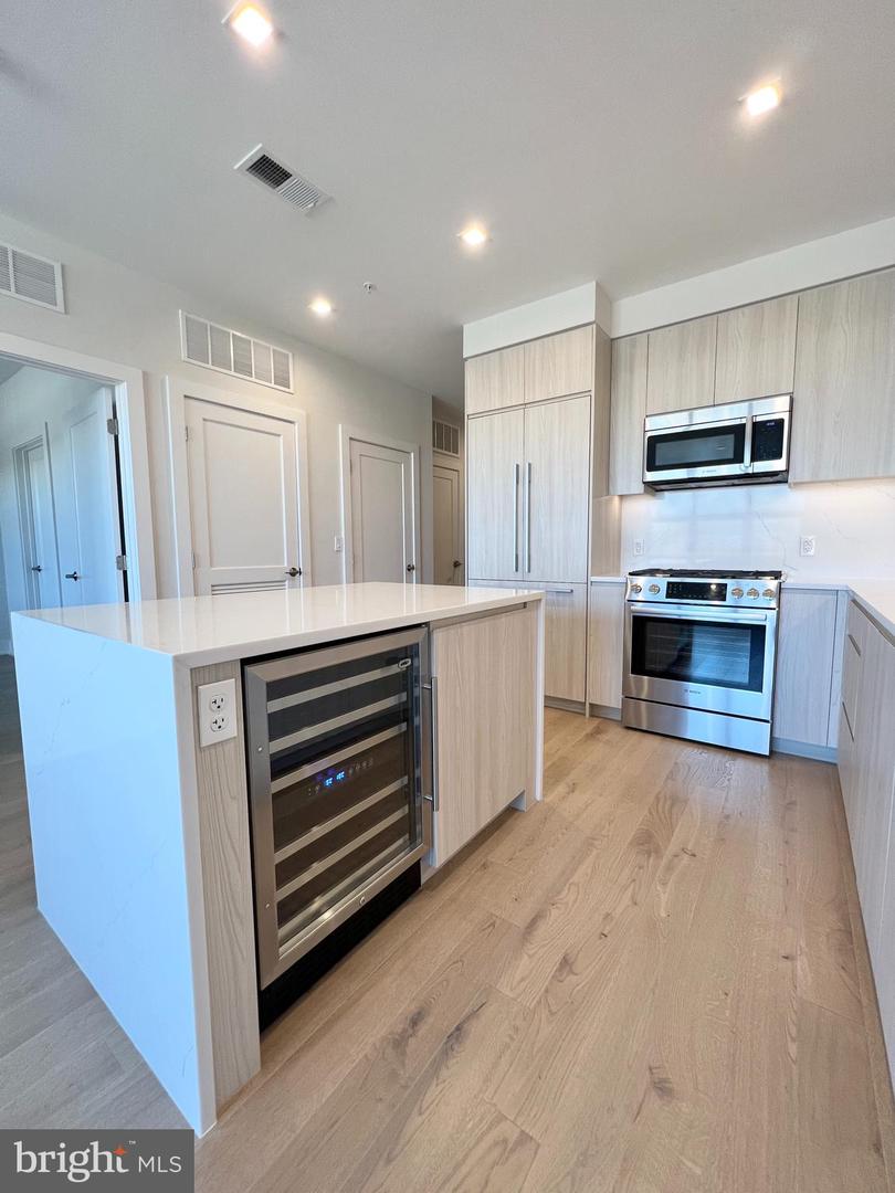 737 SWANN AVE #404, ALEXANDRIA, Virginia 22301, 1 Bedroom Bedrooms, ,1 BathroomBathrooms,Residential,For sale,737 SWANN AVE #404,VAAX2042716 MLS # VAAX2042716