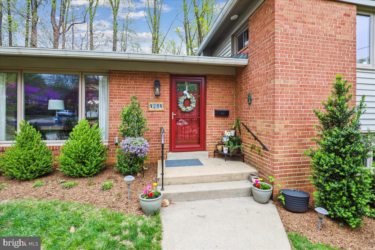 3413 SLADE CT, FALLS CHURCH, Virginia 22042, 3 Bedrooms Bedrooms, ,2 BathroomsBathrooms,Residential,For sale,3413 SLADE CT,VAFX2231206 MLS # VAFX2231206
