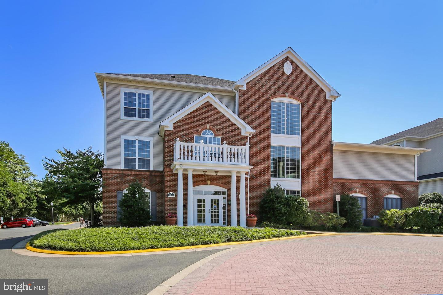 4852 EISENHOWER AVE #133, ALEXANDRIA, Virginia 22304, 2 Bedrooms Bedrooms, ,2 BathroomsBathrooms,Residential,For sale,4852 EISENHOWER AVE #133,VAAX2043334 MLS # VAAX2043334