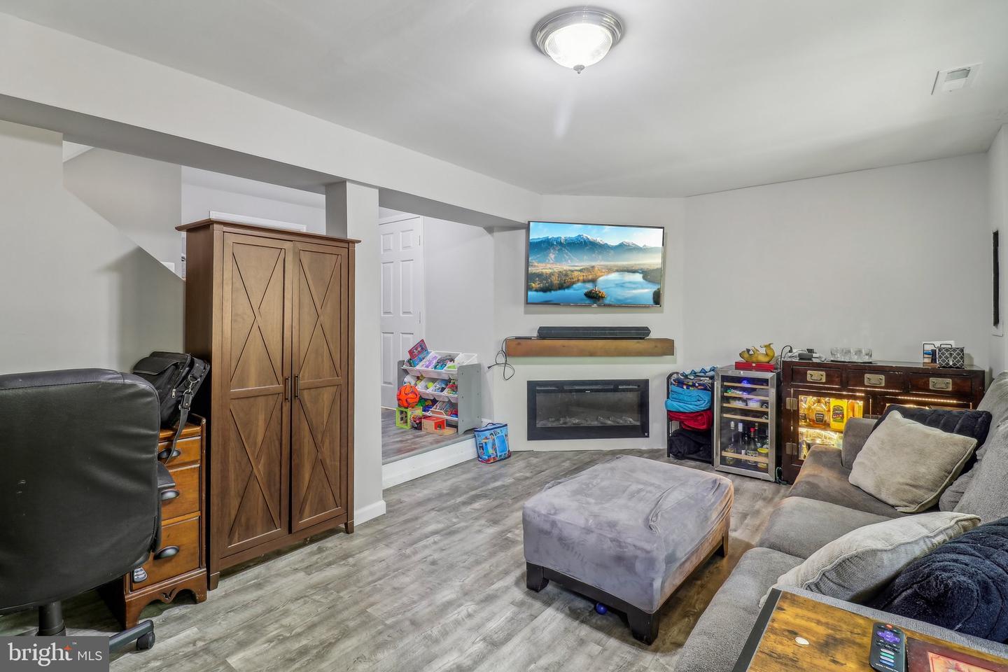 8121 STEEPLE CHASE CT, SPRINGFIELD, Virginia 22153, 3 Bedrooms Bedrooms, ,2 BathroomsBathrooms,Residential,For sale,8121 STEEPLE CHASE CT,VAFX2231384 MLS # VAFX2231384