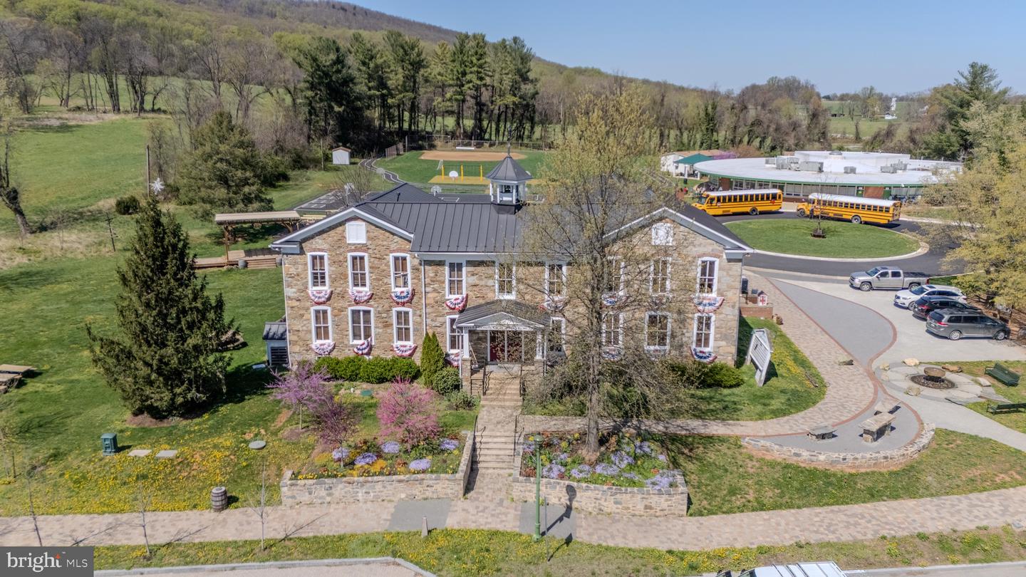 37275 CHARLES TOWN, HILLSBORO, Virginia 20132, 3 Bedrooms Bedrooms, 9 Rooms Rooms,2 BathroomsBathrooms,Residential,For sale,37275 CHARLES TOWN,VALO2092712 MLS # VALO2092712
