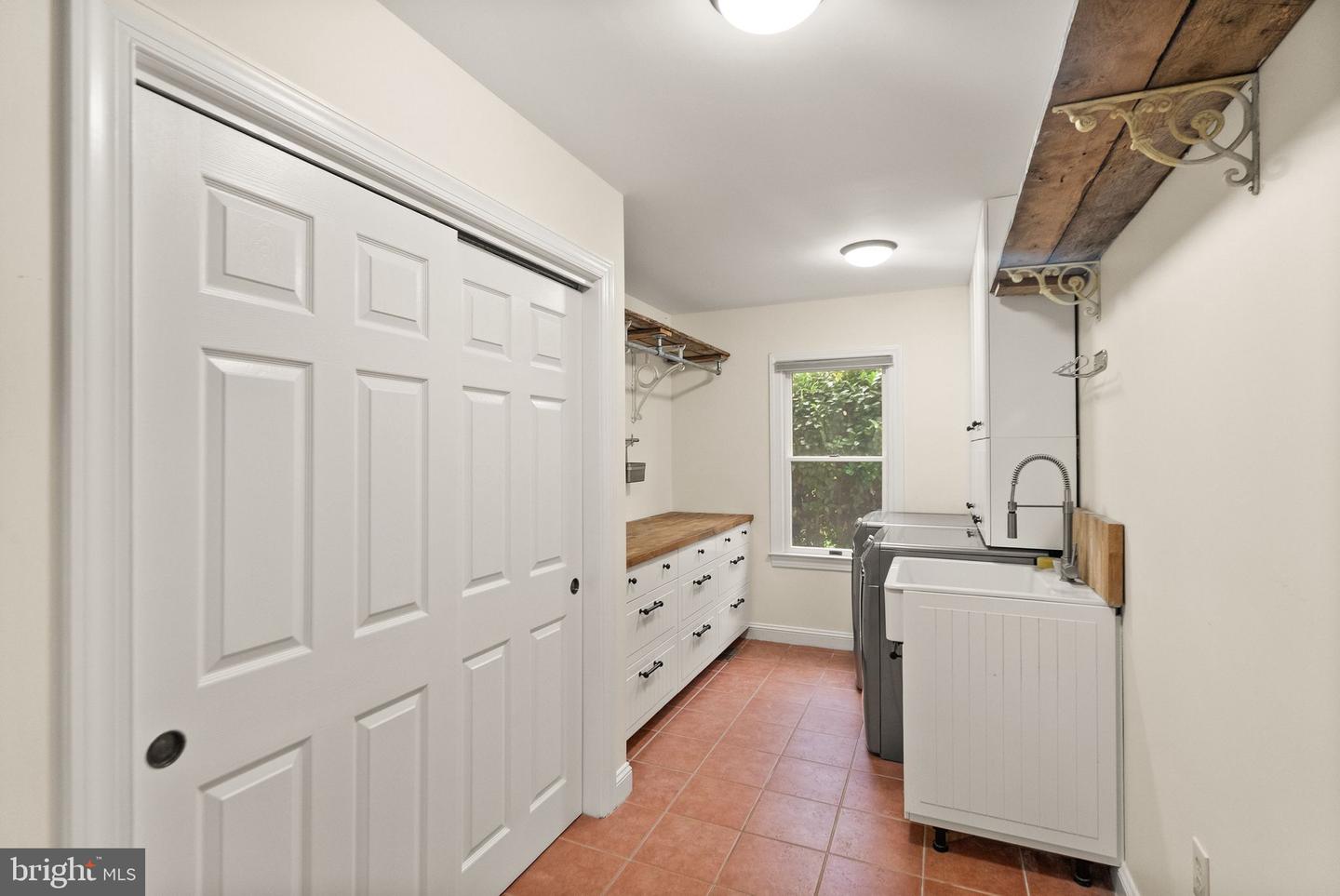 35571 SUFFOLK LN, HILLSBORO, Virginia 20132, 5 Bedrooms Bedrooms, 7 Rooms Rooms,5 BathroomsBathrooms,Residential,For sale,35571 SUFFOLK LN,VALO2092758 MLS # VALO2092758