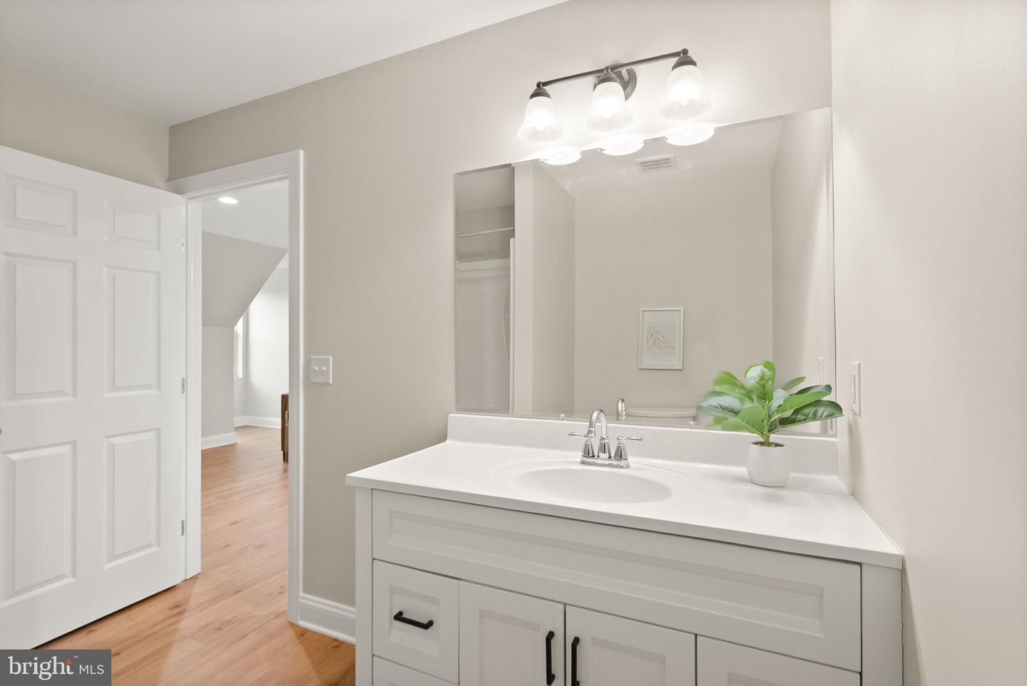 35571 SUFFOLK LN, HILLSBORO, Virginia 20132, 5 Bedrooms Bedrooms, 7 Rooms Rooms,5 BathroomsBathrooms,Residential,For sale,35571 SUFFOLK LN,VALO2092758 MLS # VALO2092758