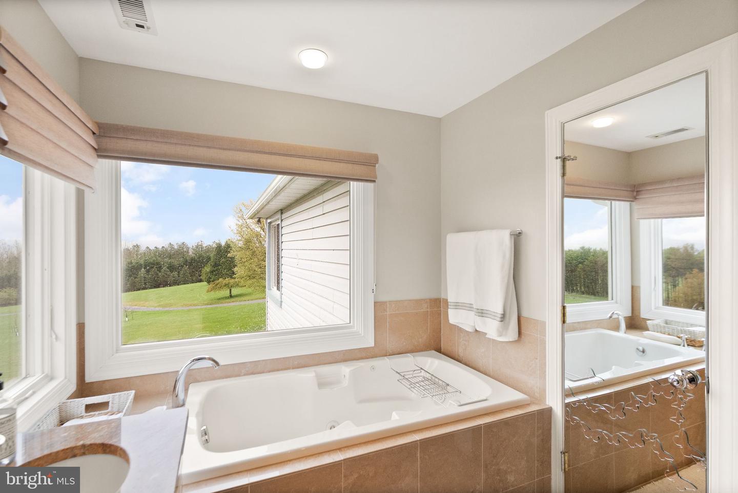 35571 SUFFOLK LN, HILLSBORO, Virginia 20132, 5 Bedrooms Bedrooms, 7 Rooms Rooms,5 BathroomsBathrooms,Residential,For sale,35571 SUFFOLK LN,VALO2092758 MLS # VALO2092758