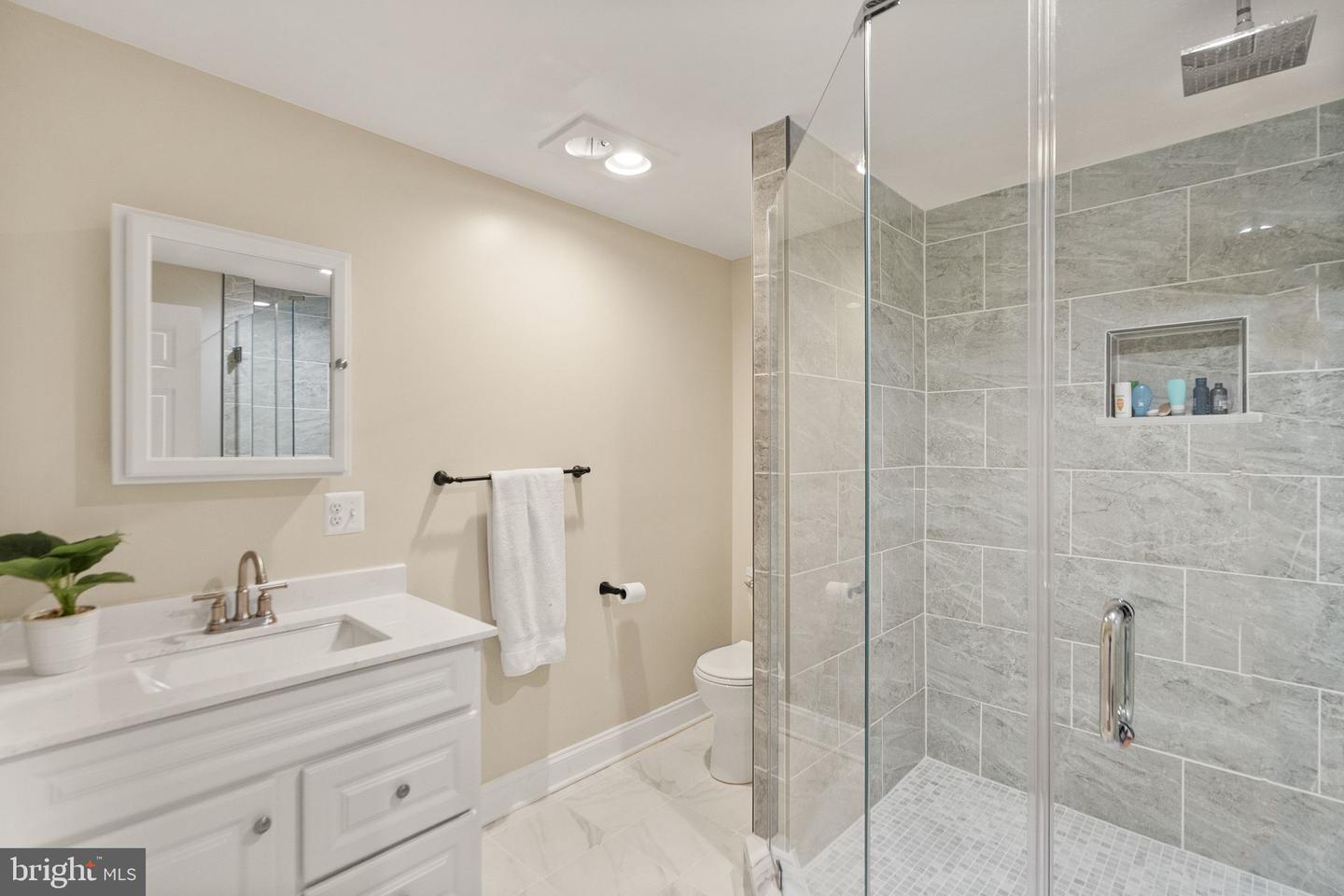 35571 SUFFOLK LN, HILLSBORO, Virginia 20132, 5 Bedrooms Bedrooms, 7 Rooms Rooms,5 BathroomsBathrooms,Residential,For sale,35571 SUFFOLK LN,VALO2092758 MLS # VALO2092758