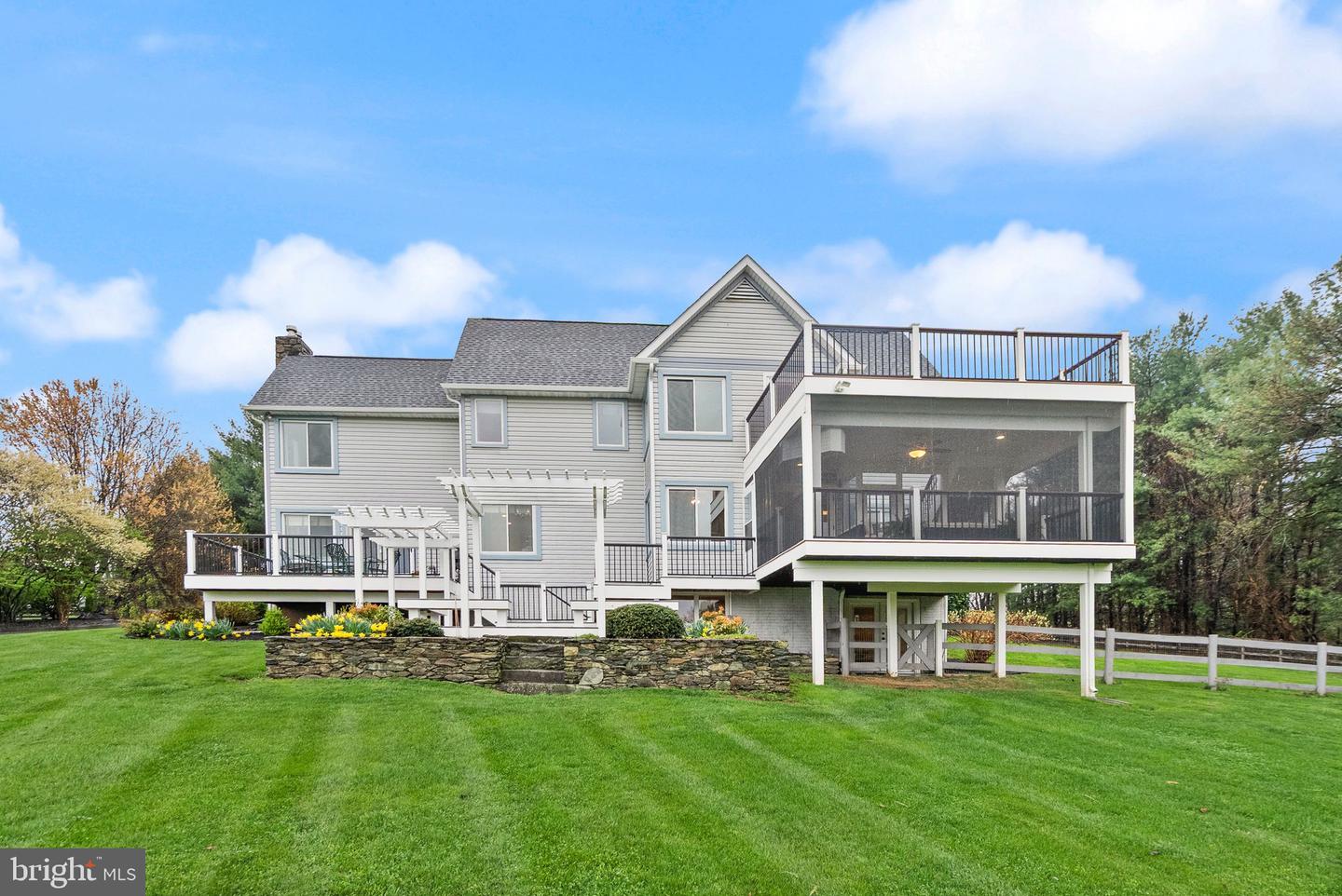 35571 SUFFOLK LN, HILLSBORO, Virginia 20132, 5 Bedrooms Bedrooms, 7 Rooms Rooms,5 BathroomsBathrooms,Residential,For sale,35571 SUFFOLK LN,VALO2092758 MLS # VALO2092758