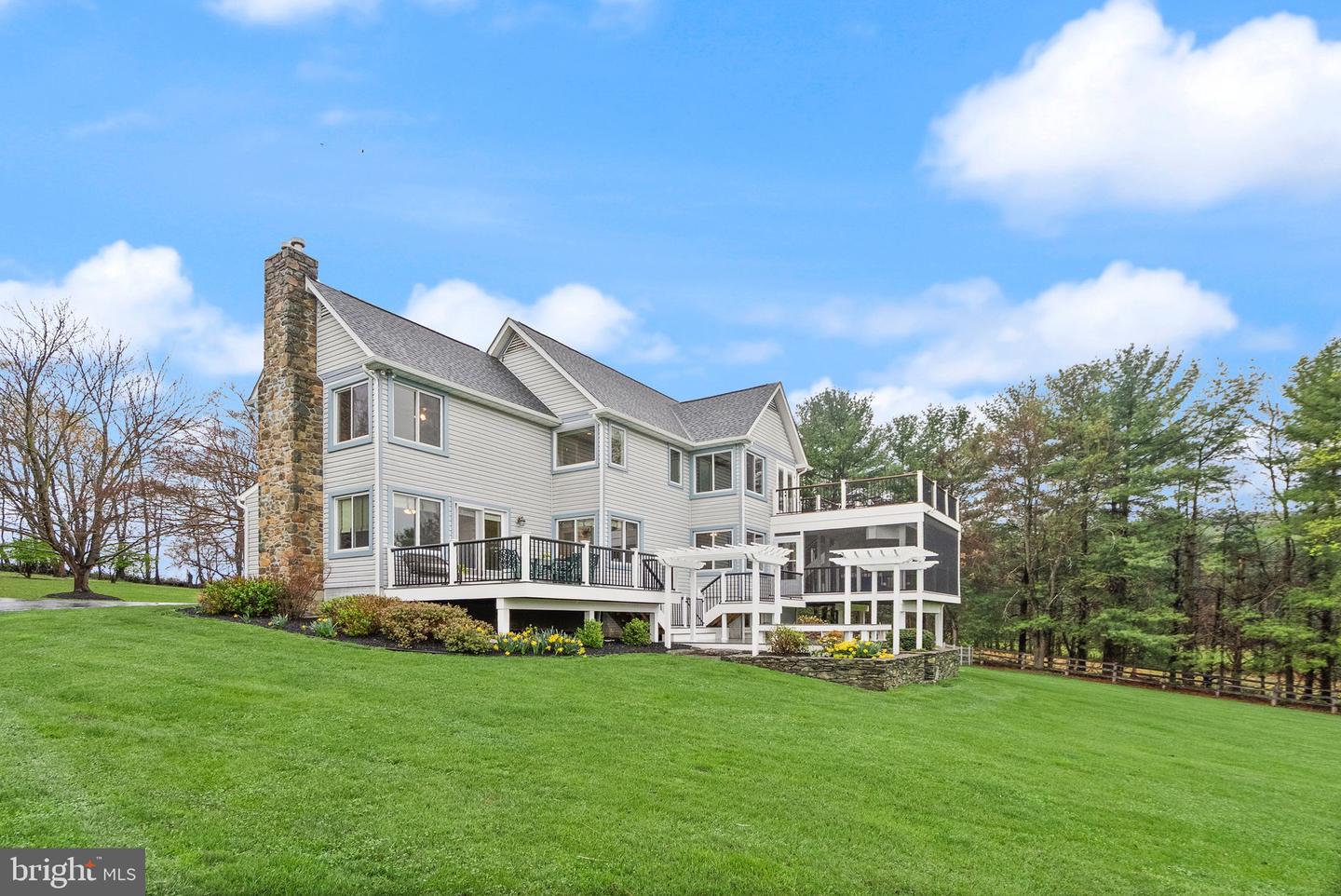 35571 SUFFOLK LN, HILLSBORO, Virginia 20132, 5 Bedrooms Bedrooms, 7 Rooms Rooms,5 BathroomsBathrooms,Residential,For sale,35571 SUFFOLK LN,VALO2092758 MLS # VALO2092758