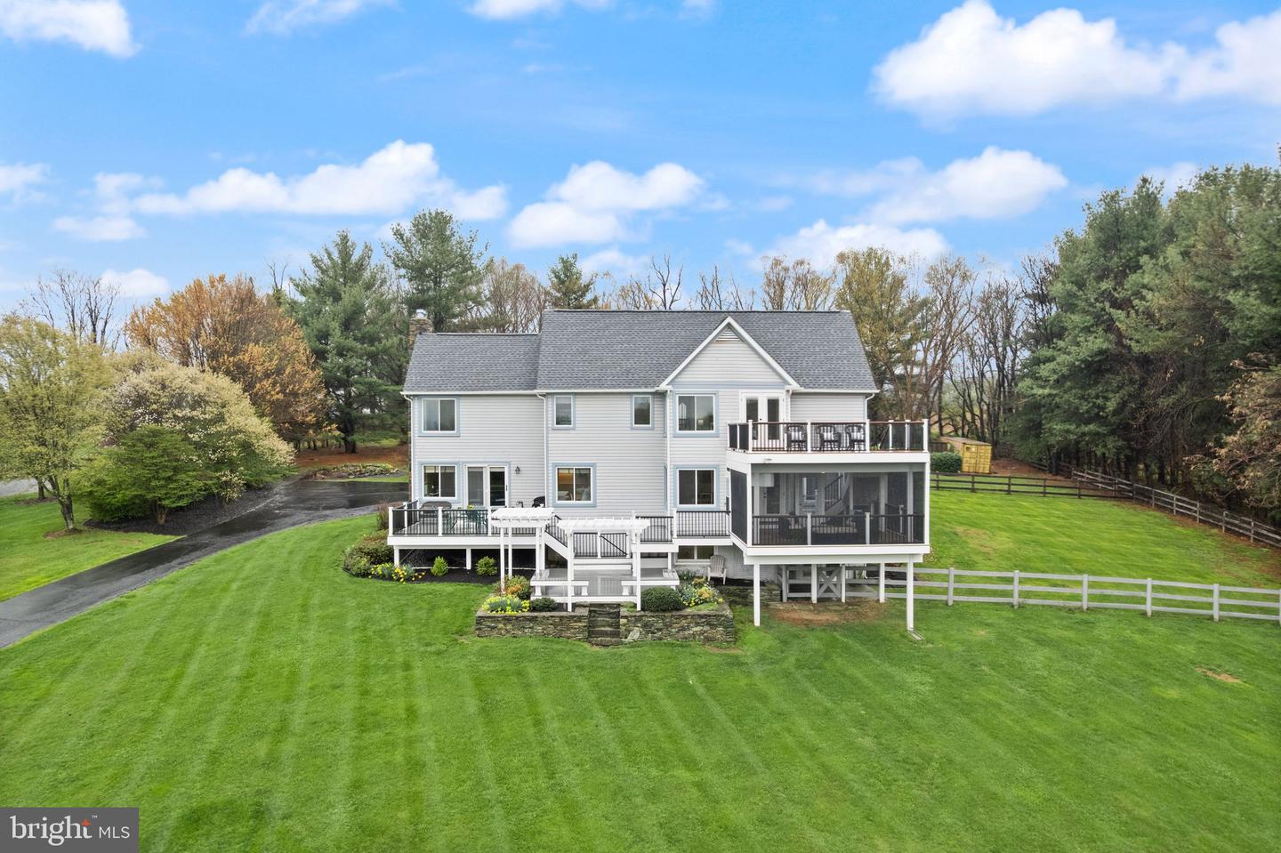 35571 SUFFOLK LN, HILLSBORO, Virginia 20132, 5 Bedrooms Bedrooms, 7 Rooms Rooms,5 BathroomsBathrooms,Residential,For sale,35571 SUFFOLK LN,VALO2092758 MLS # VALO2092758