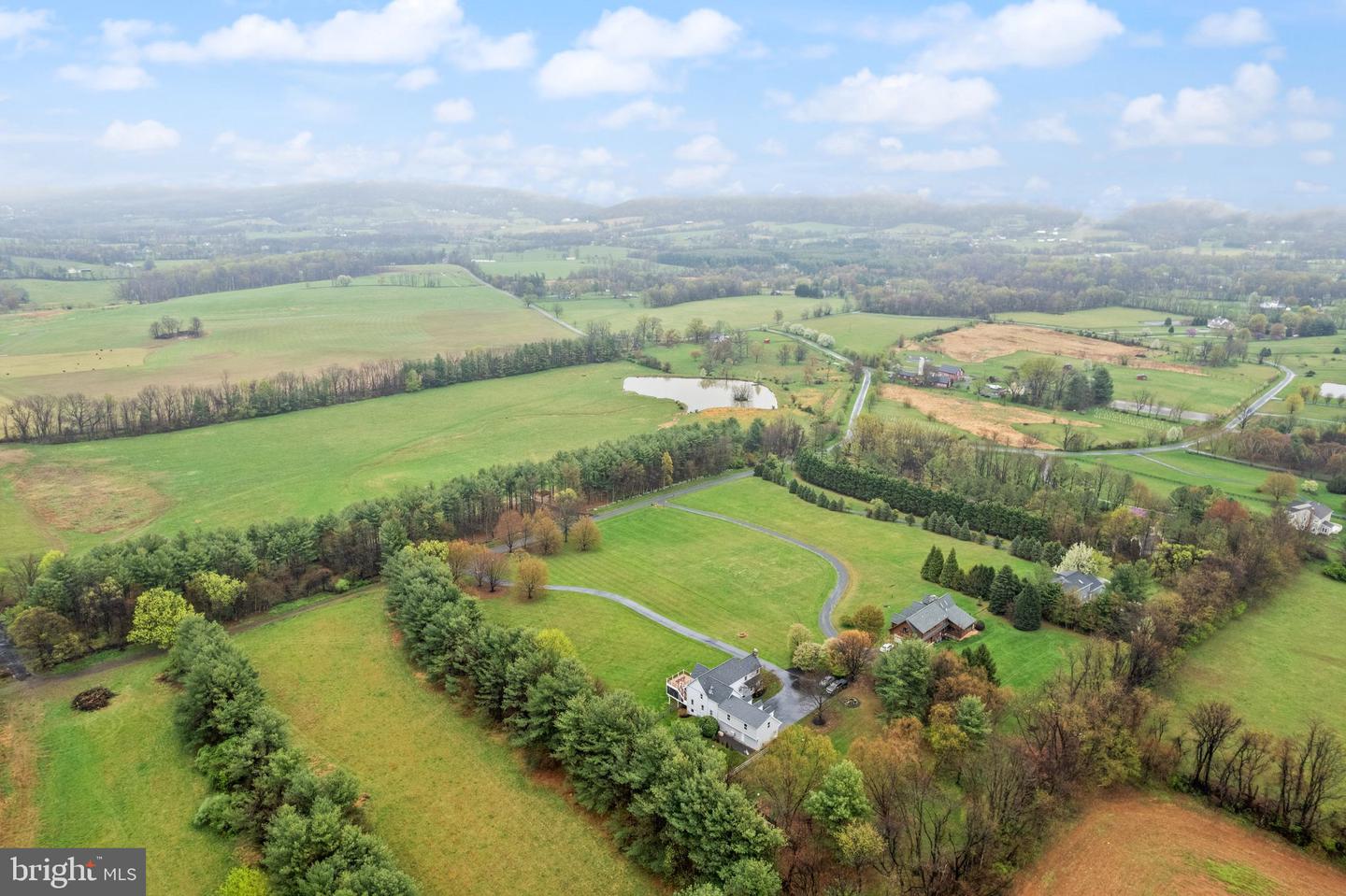 35571 SUFFOLK LN, HILLSBORO, Virginia 20132, 5 Bedrooms Bedrooms, 7 Rooms Rooms,5 BathroomsBathrooms,Residential,For sale,35571 SUFFOLK LN,VALO2092758 MLS # VALO2092758