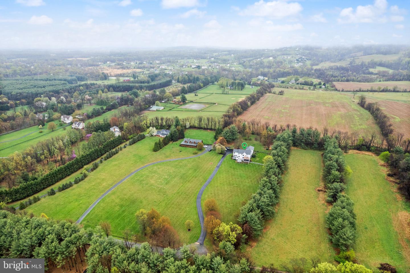 35571 SUFFOLK LN, HILLSBORO, Virginia 20132, 5 Bedrooms Bedrooms, 7 Rooms Rooms,5 BathroomsBathrooms,Residential,For sale,35571 SUFFOLK LN,VALO2092758 MLS # VALO2092758