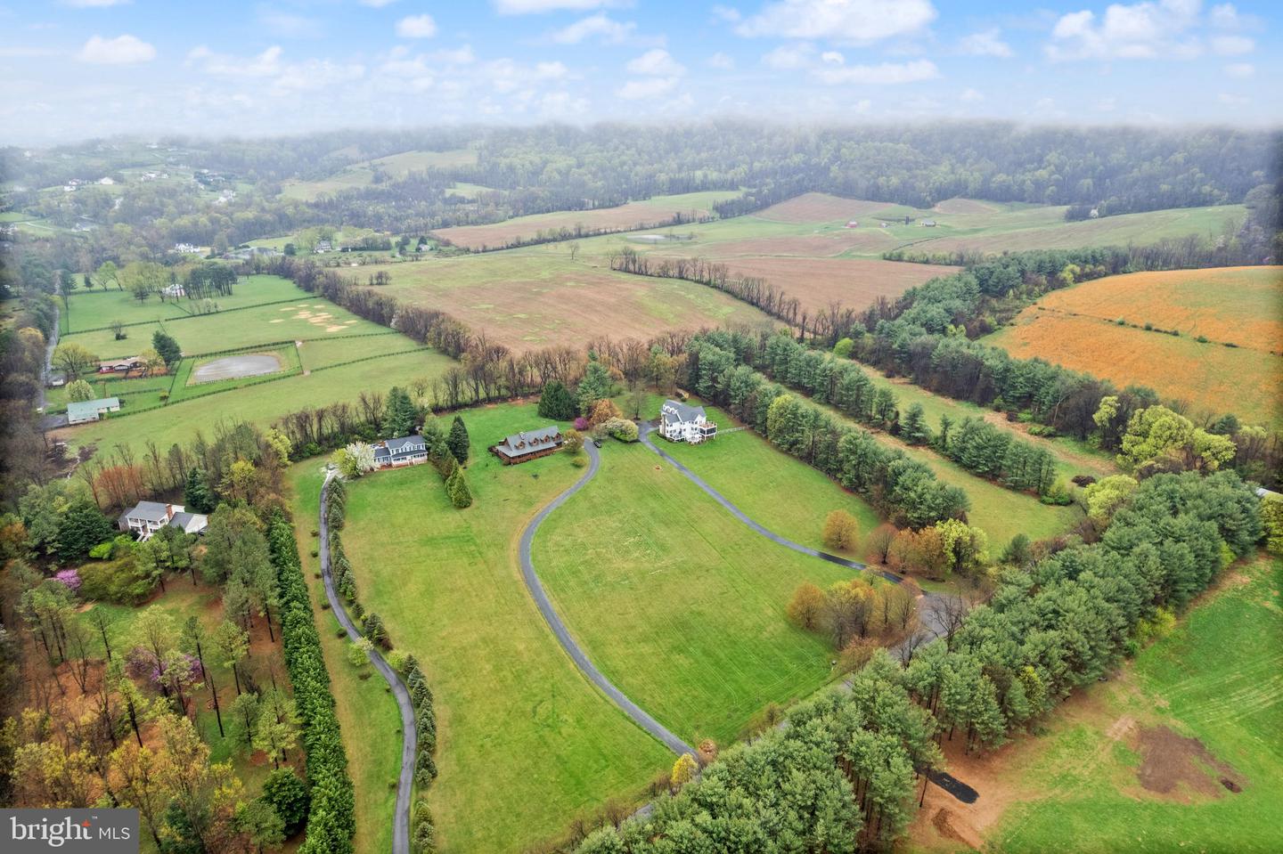 35571 SUFFOLK LN, HILLSBORO, Virginia 20132, 5 Bedrooms Bedrooms, 7 Rooms Rooms,5 BathroomsBathrooms,Residential,For sale,35571 SUFFOLK LN,VALO2092758 MLS # VALO2092758